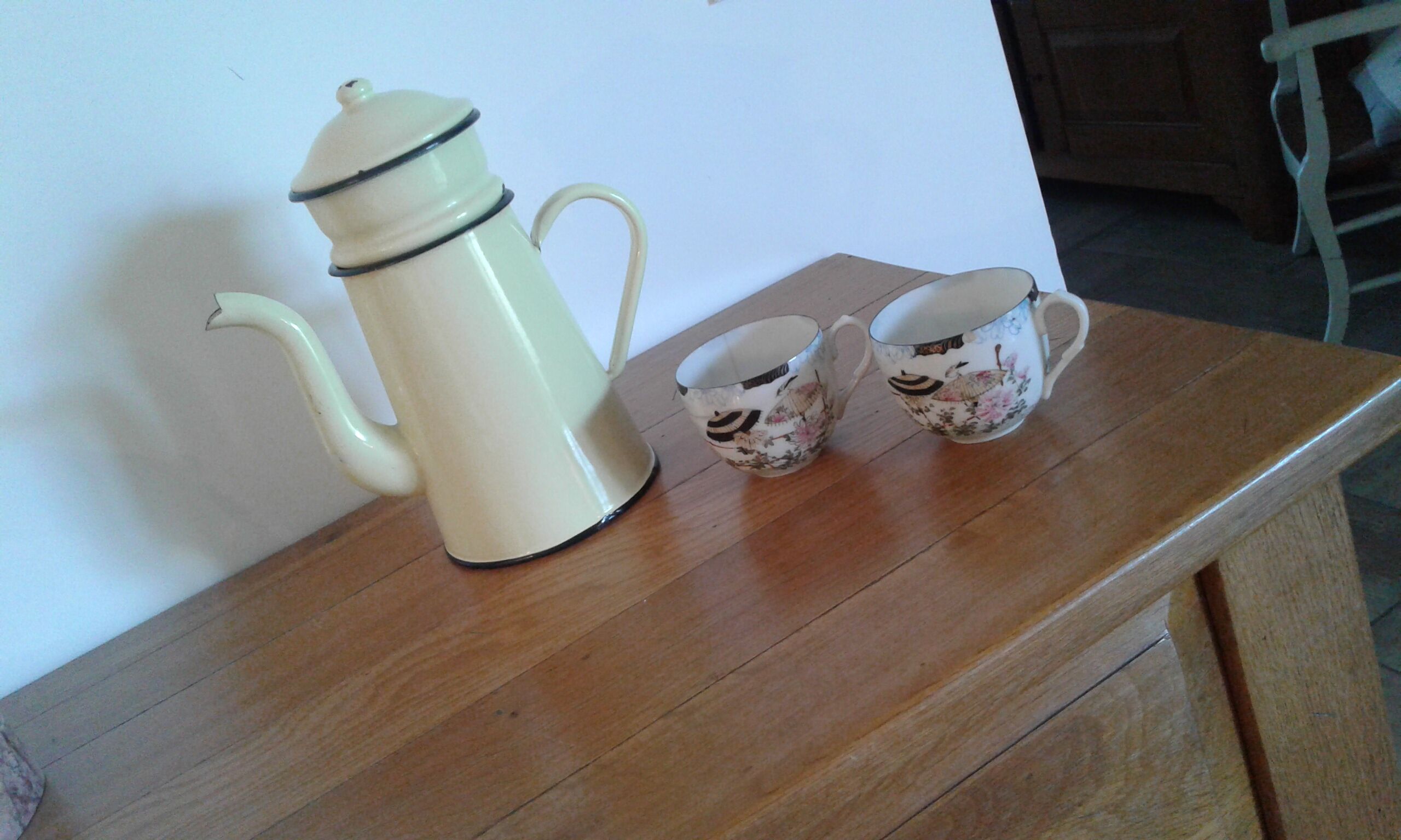 enamelled, yellow coffee maker. Vintage 50