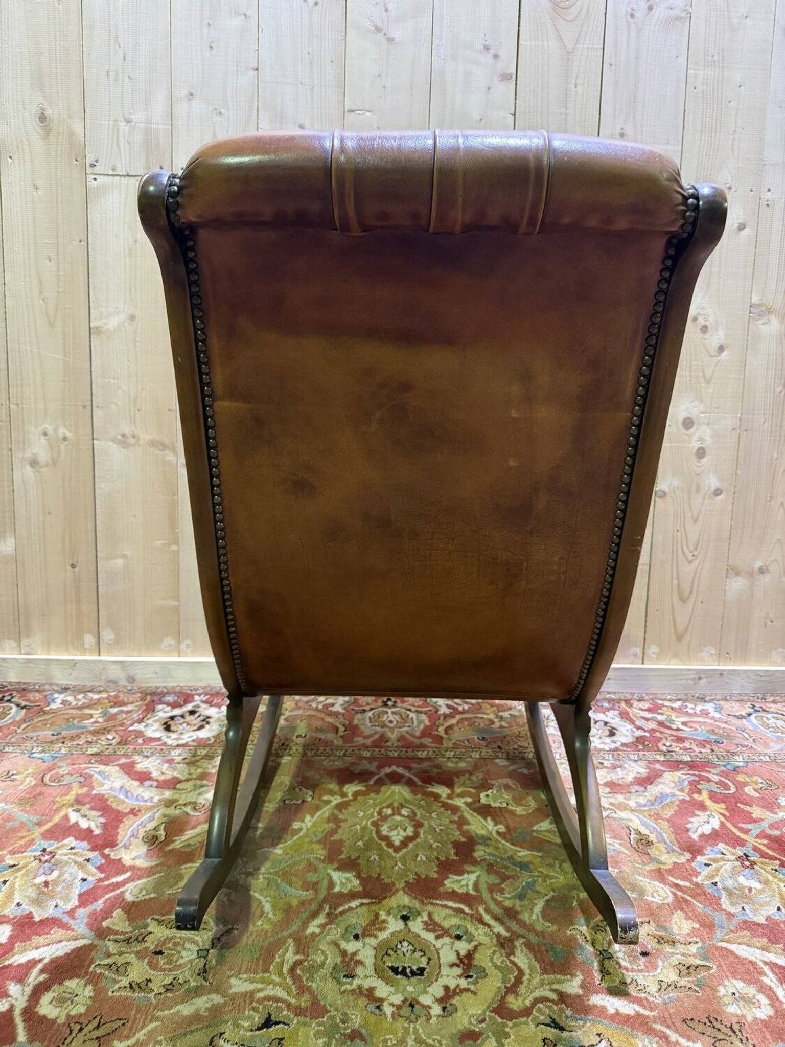 Fauteuil, rocking-chair, chesterfield en cuir havane
