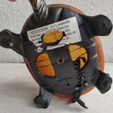 Night light turtle to pose