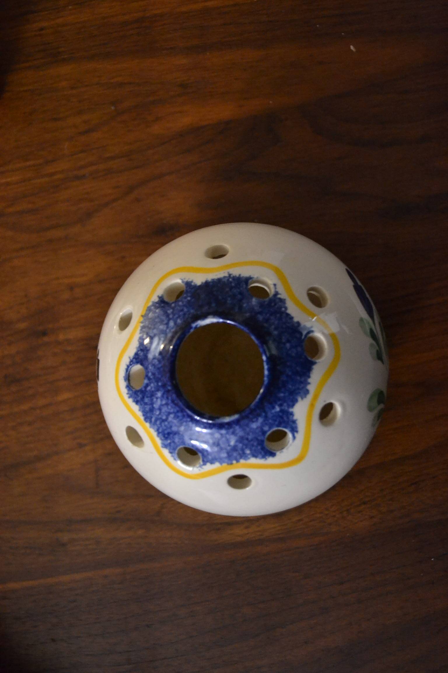 Round vase with flowers Le Croisic