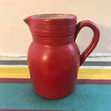 Ancien pichet en grès rouge et intérieur gris avec anse décorative de cuisine vintage