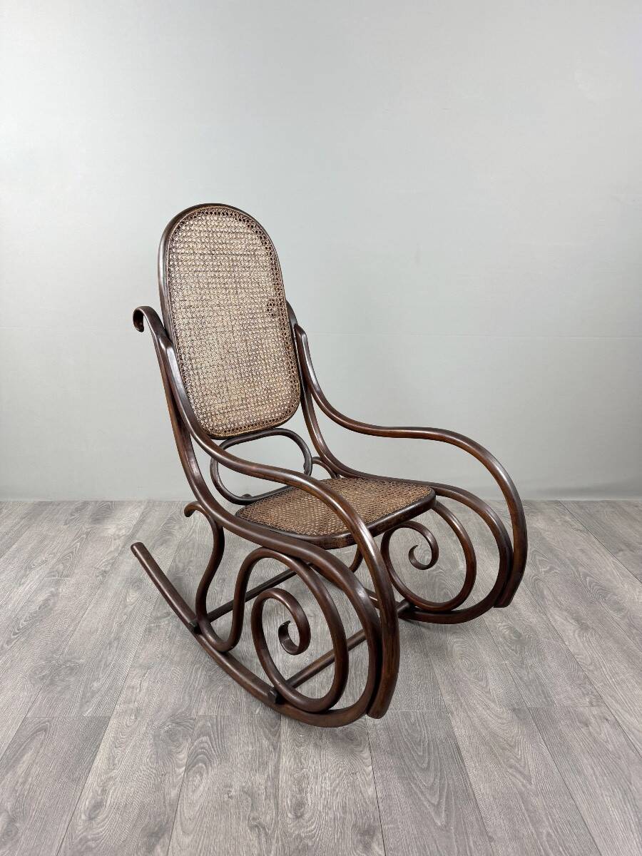 Curved wooden rocking chair in Thonet style, 20th century