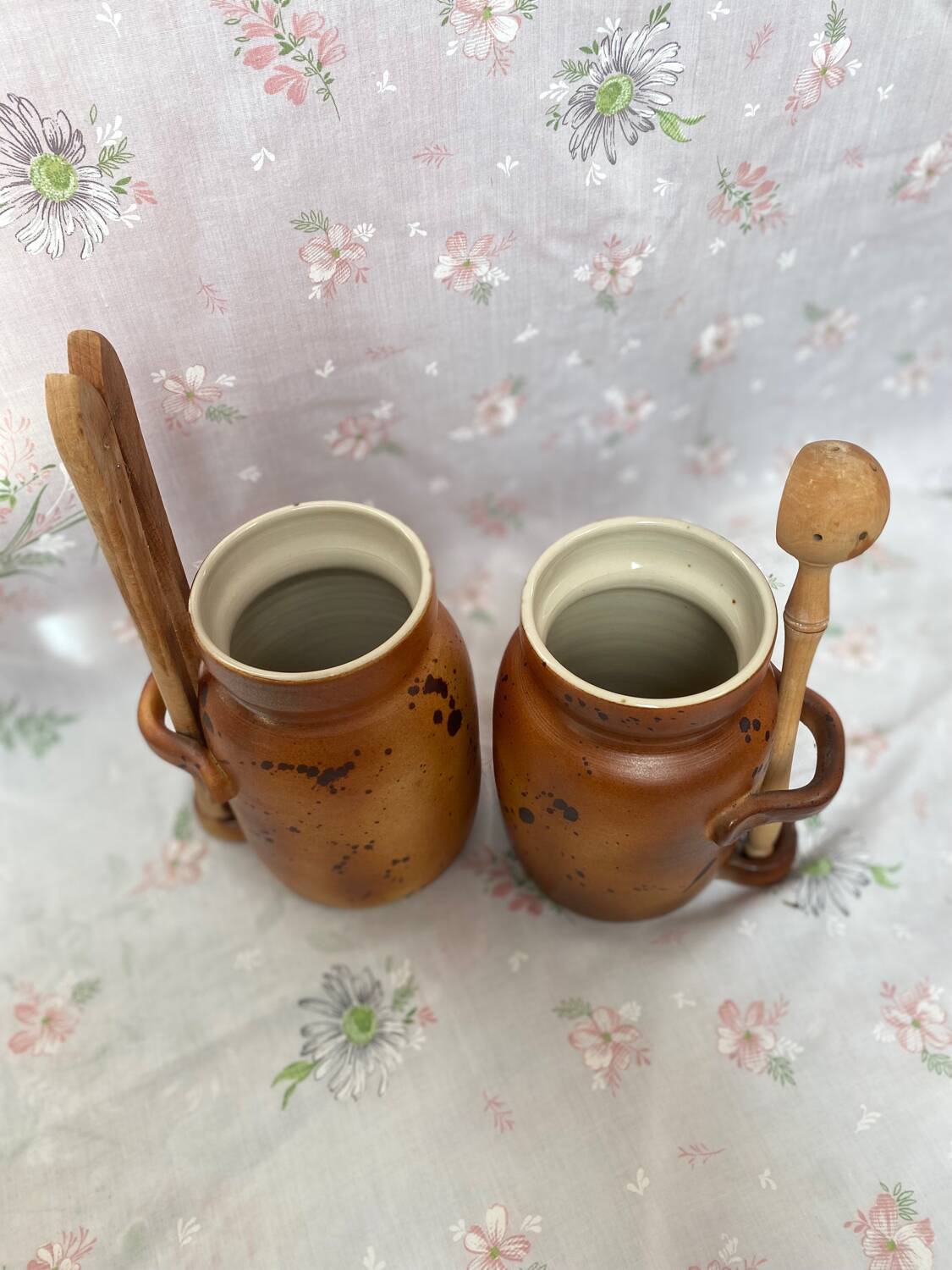 Condiment pot