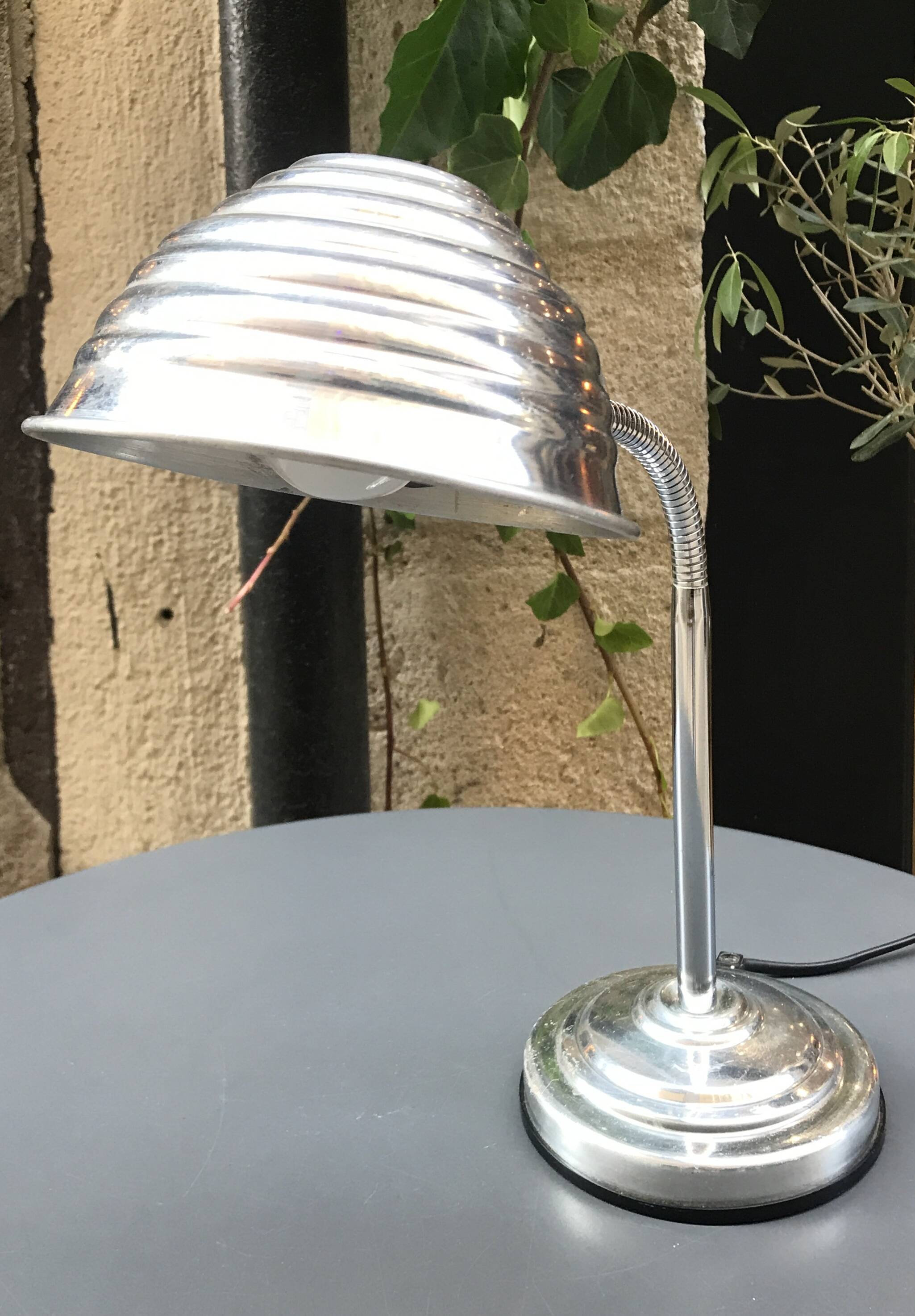 White iron table lamp