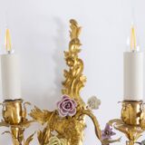 Paire d’appliques en bronze et à décor de fleurs. Circa 1880.