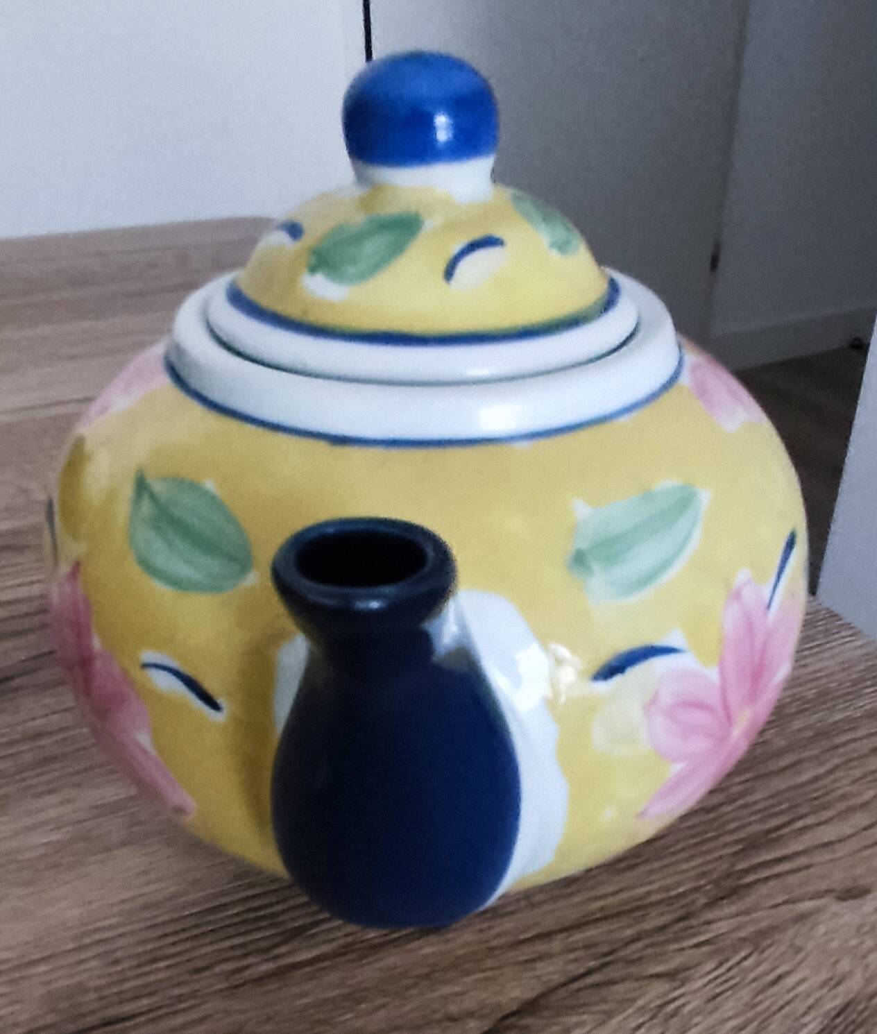 Teapot and milk jug