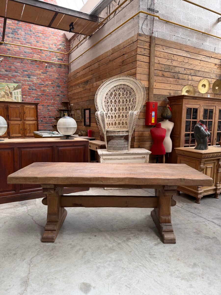 Table de type monastère en chêne