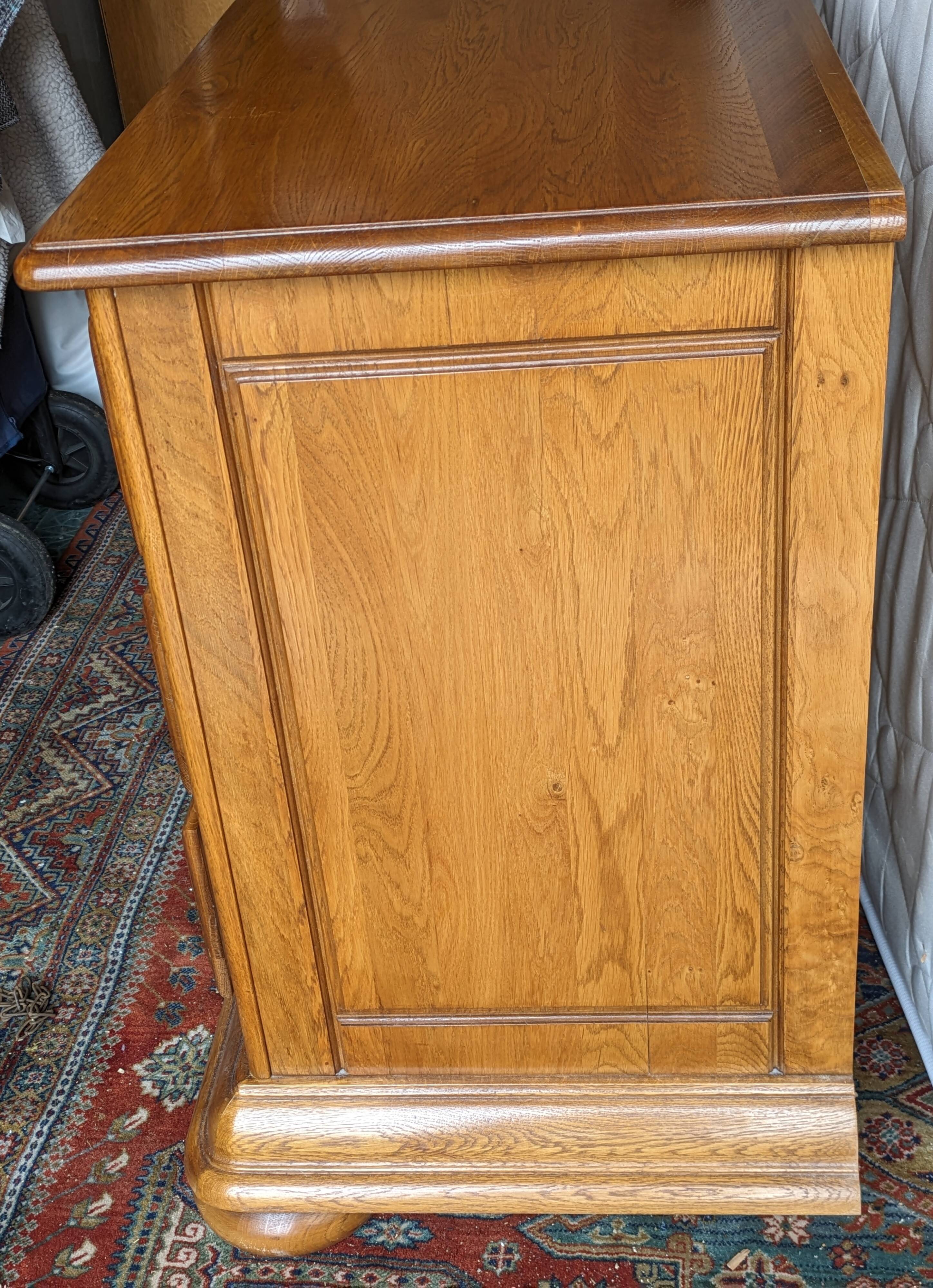Solid wood chest of drawers