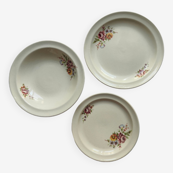 Assiettes en faïence fleurie