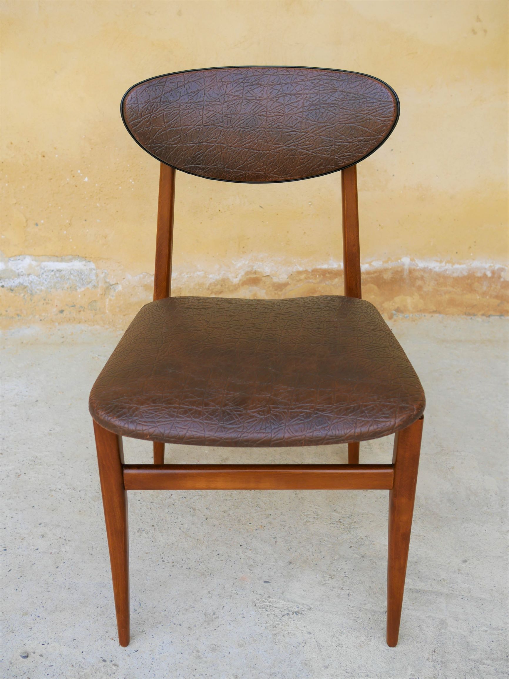 Set of 6 vintage wood and leatherette chairs