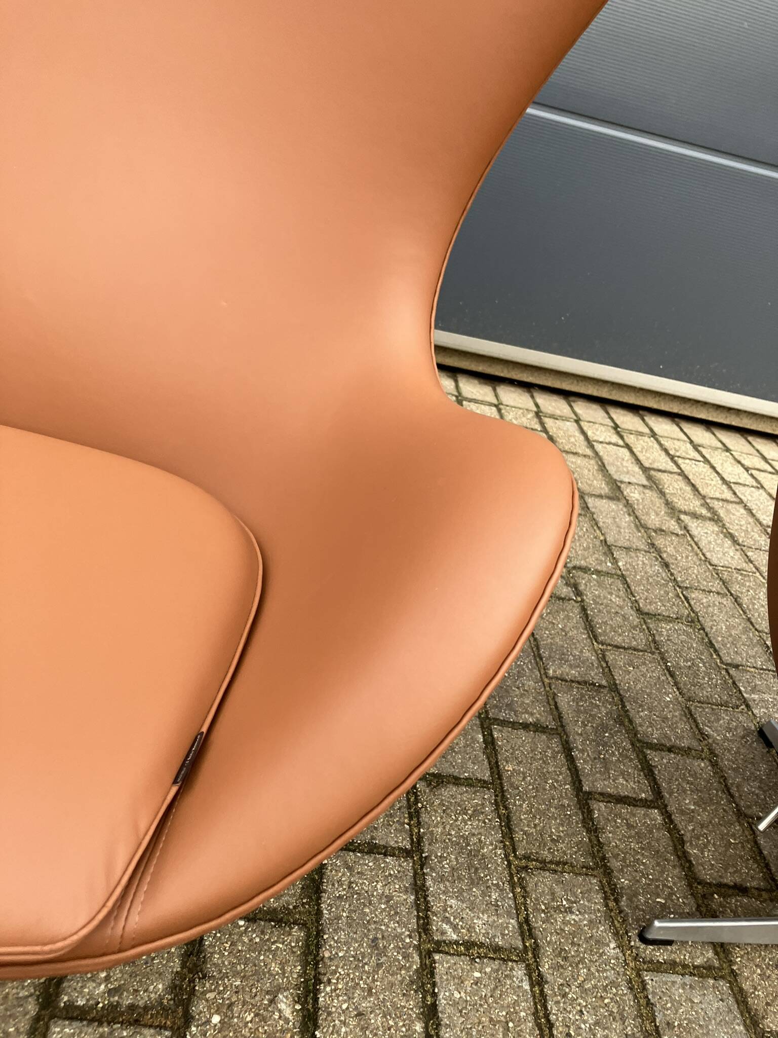 2x Fritz Hansen Egg chair by Arne Jacobsen in Cognac leather, new condition!