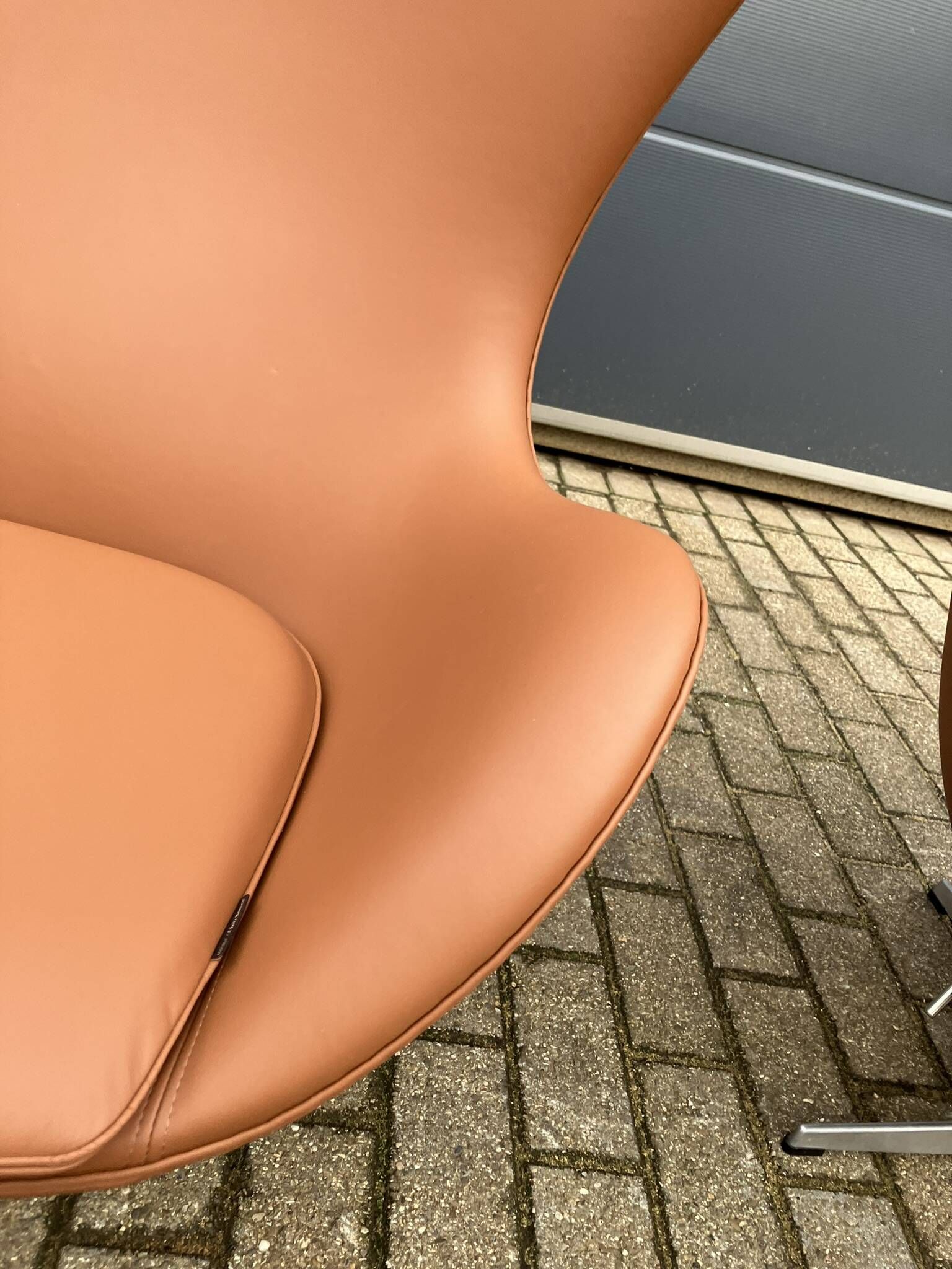 2x Fritz Hansen Egg chair by Arne Jacobsen in Cognac leather, new condition!