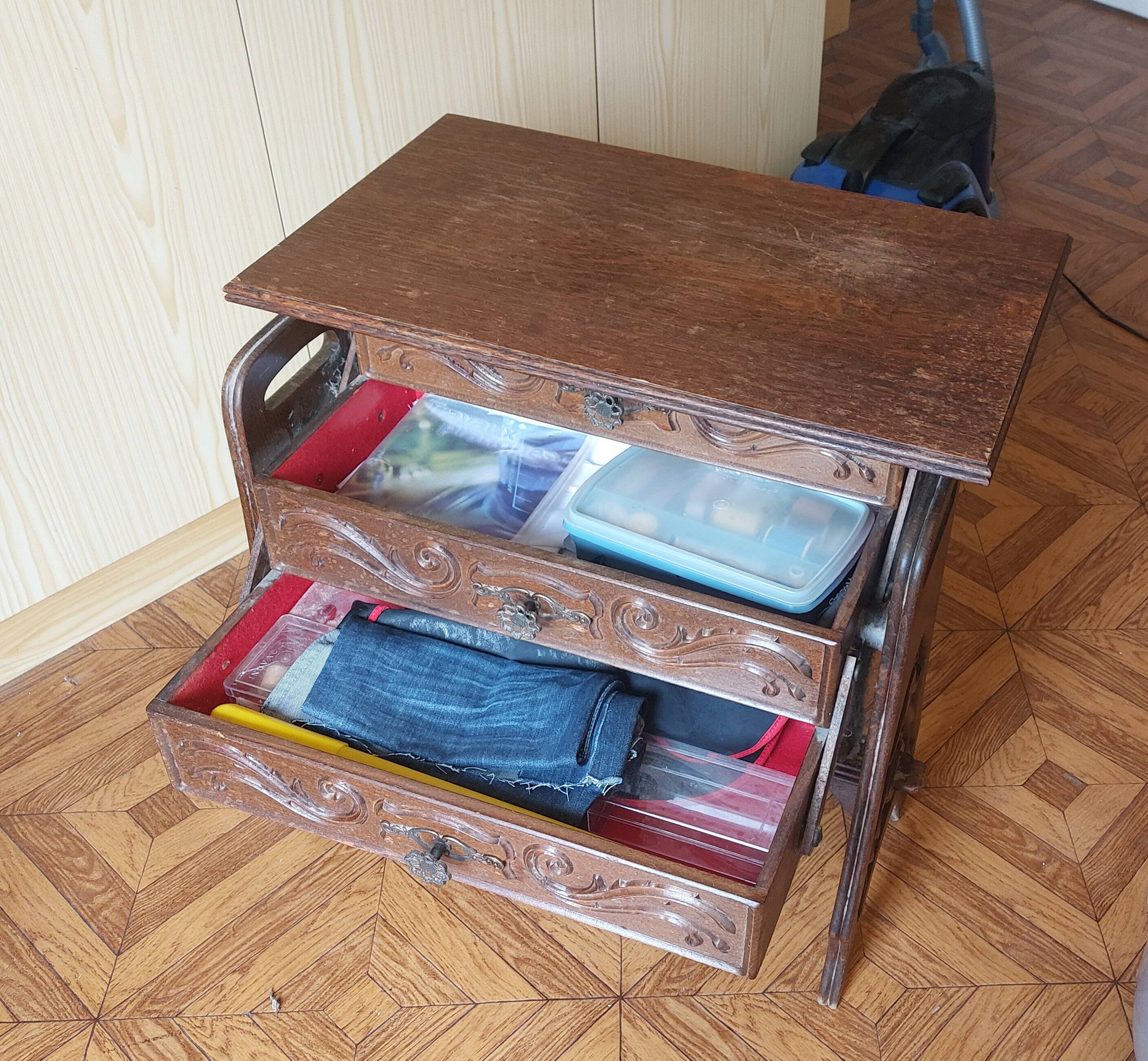 Sewing cabinet (sewing machine table)