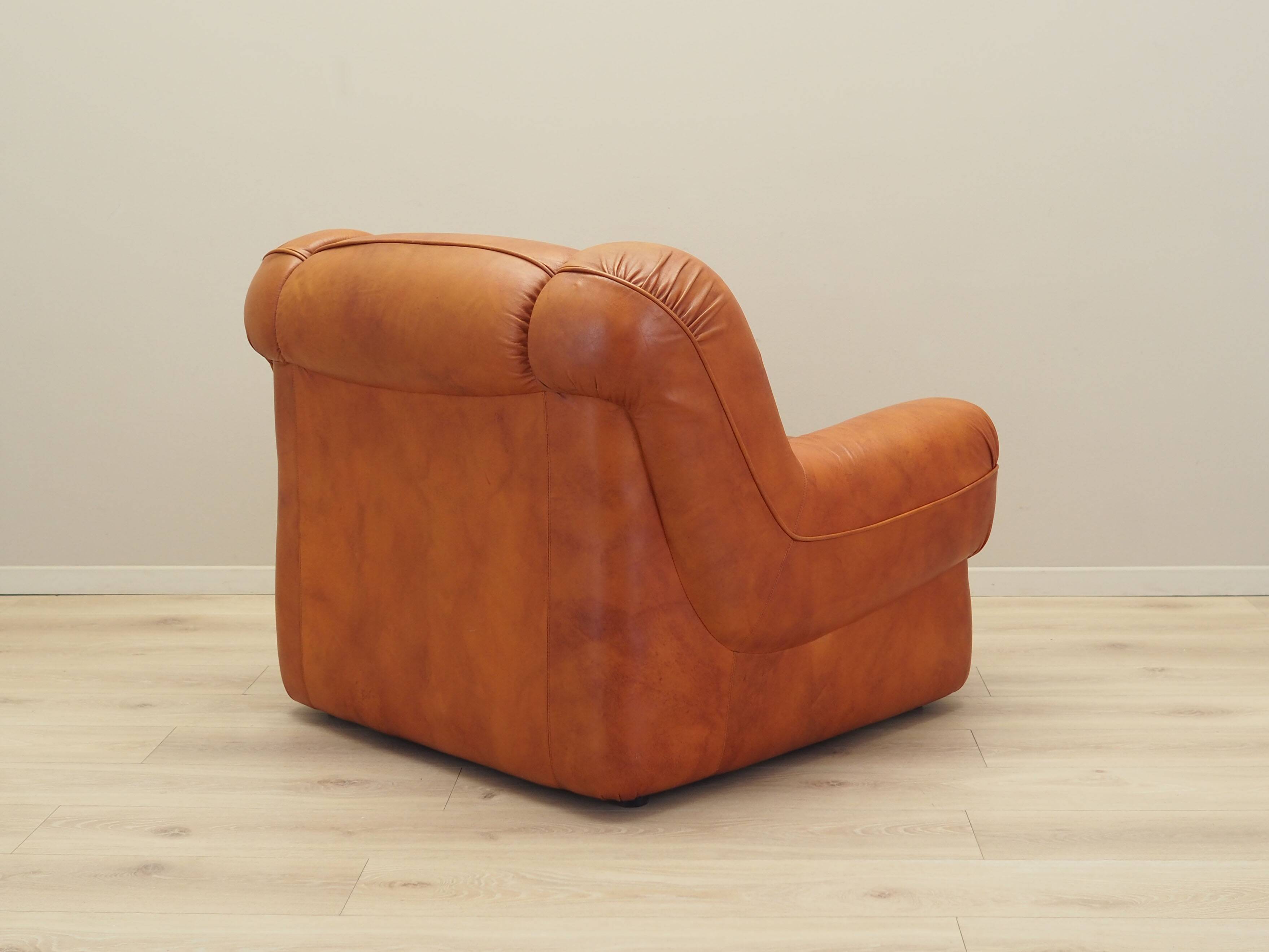 Fauteuil orange, design italien, années 1970, fabricant : Mimo Padova