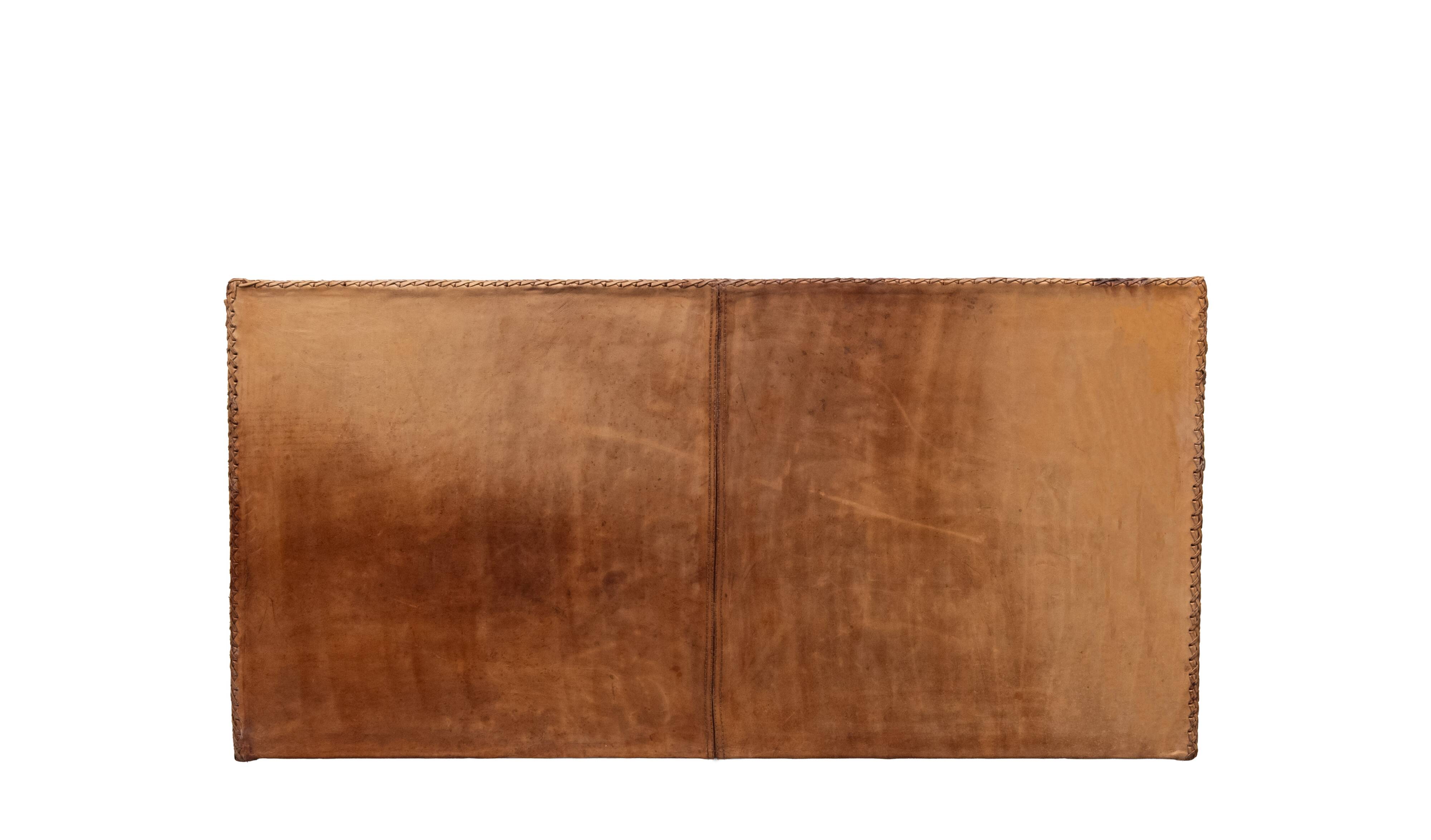 Table basse en cuir cognac à grands points des années 1970, France