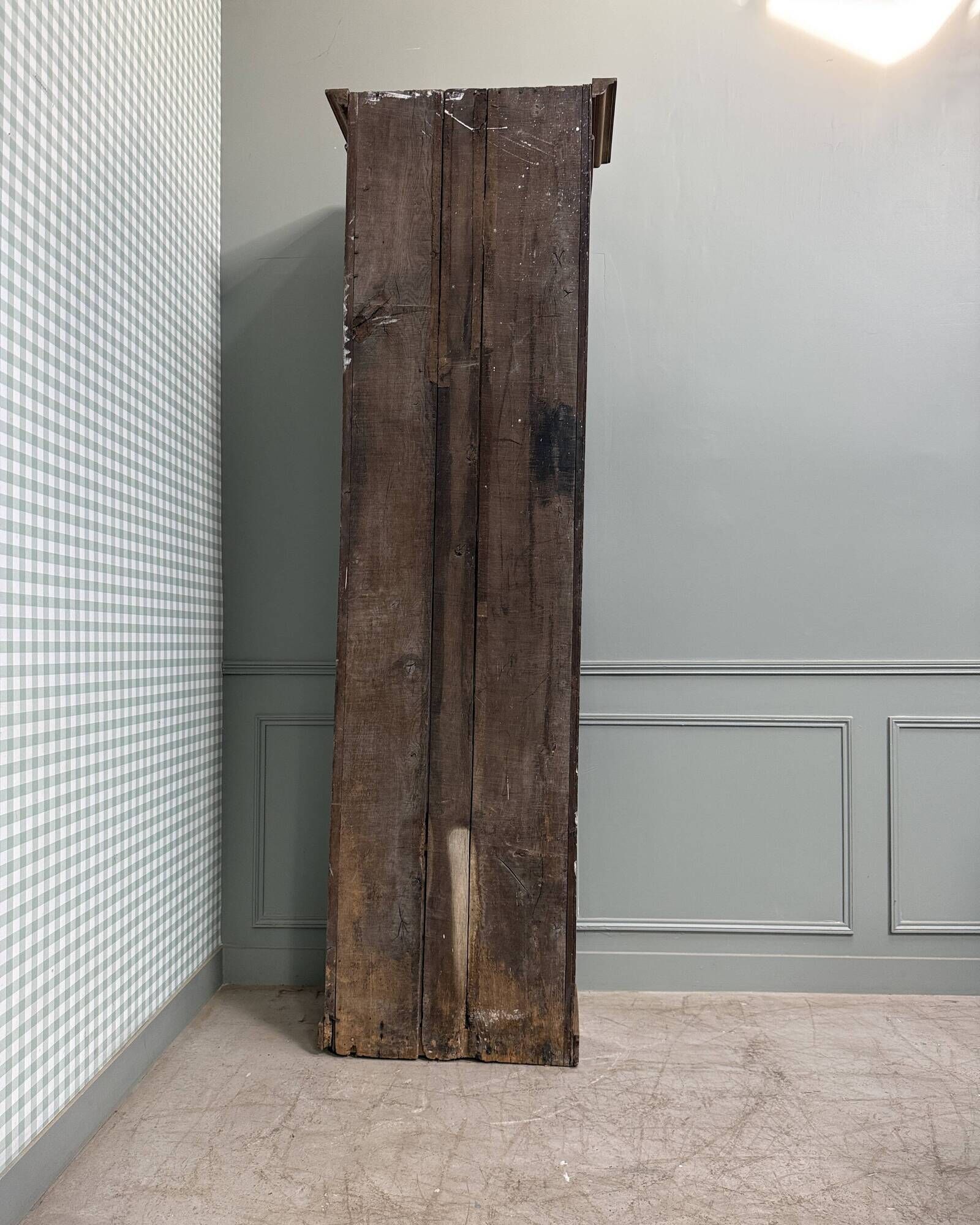 High glass-fronted oak cabinet (renovated)