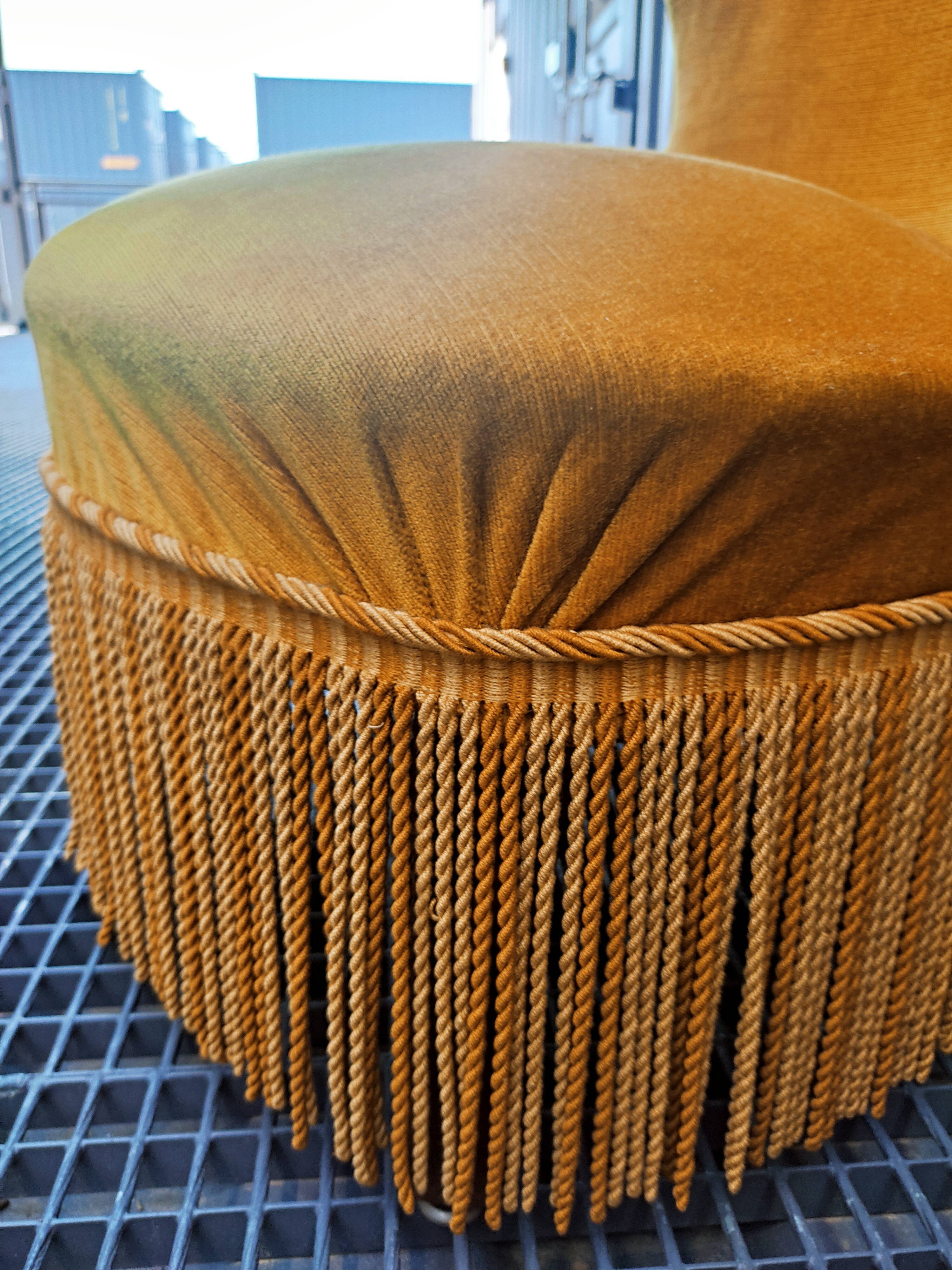 Golden toad armchair