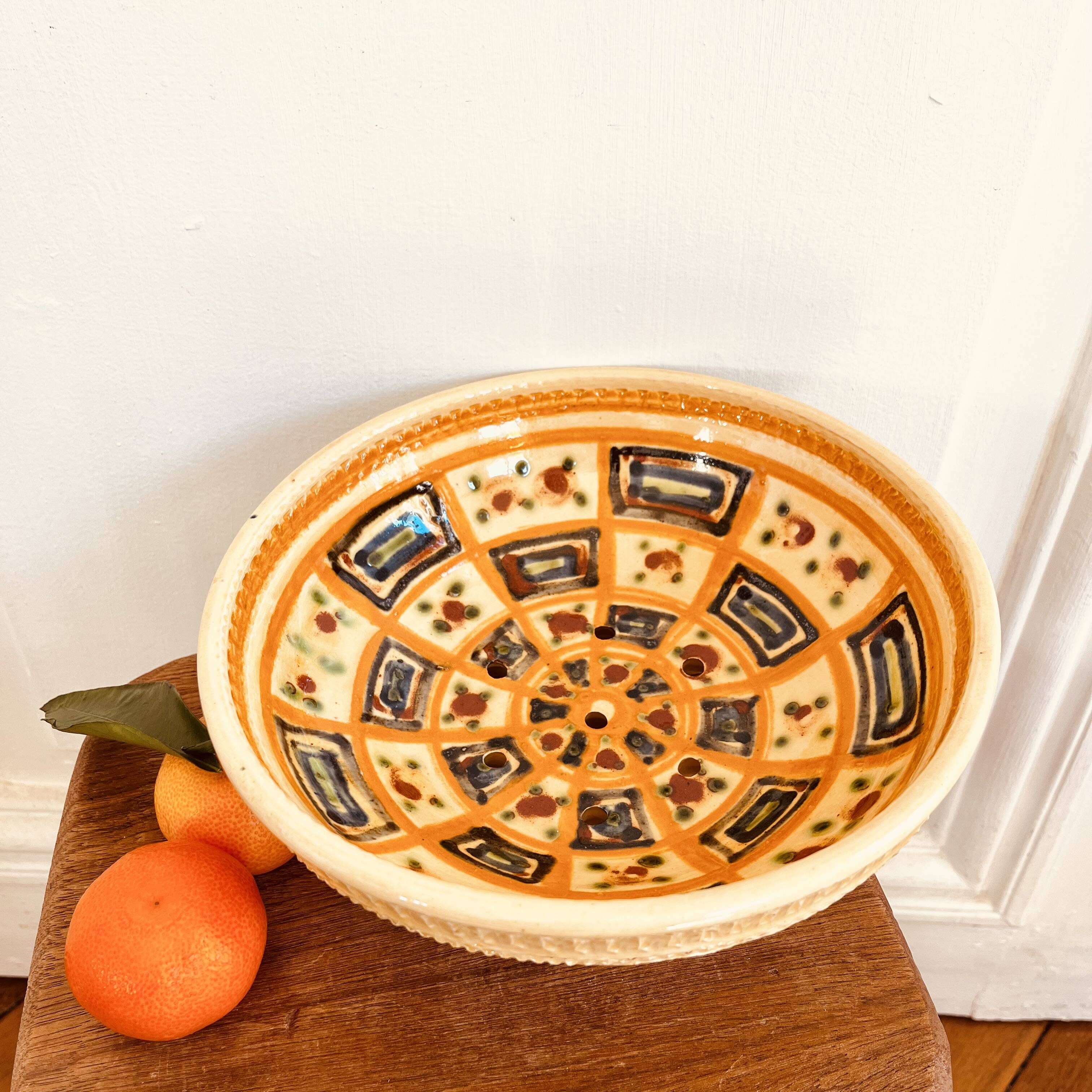 Draining dish on feet