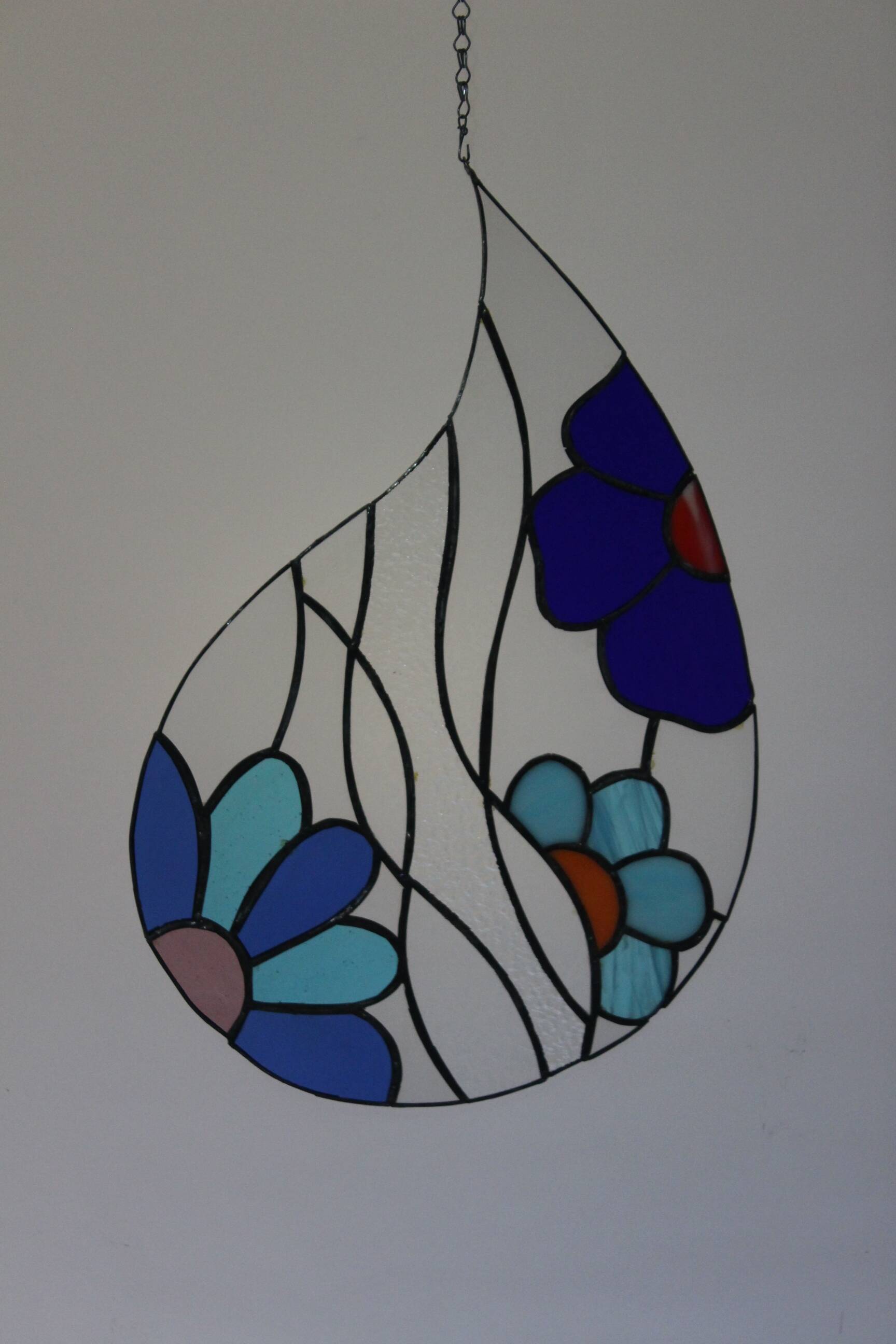 Vitrail décoratif “Goutte d’eau” – Verre coloré fait main, 40 × 40 cm