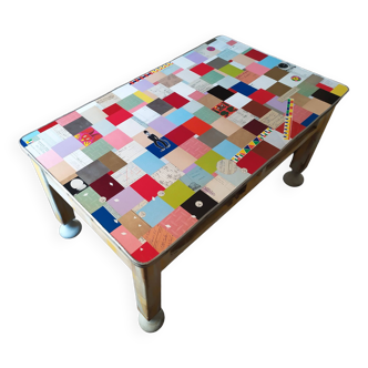 Checkered coffee table in wood and paper
