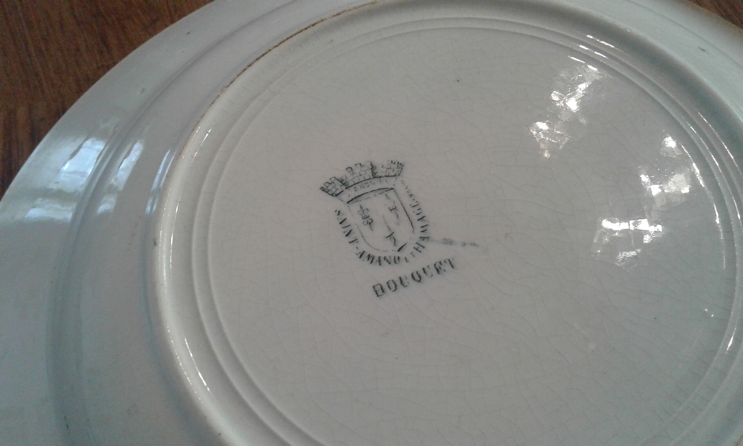 2 hollow plates. iron land . model bouquet