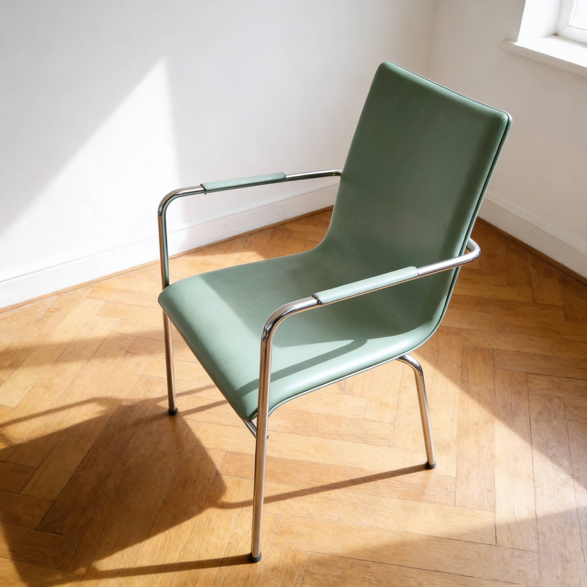 Set of 8 designer visitor chairs