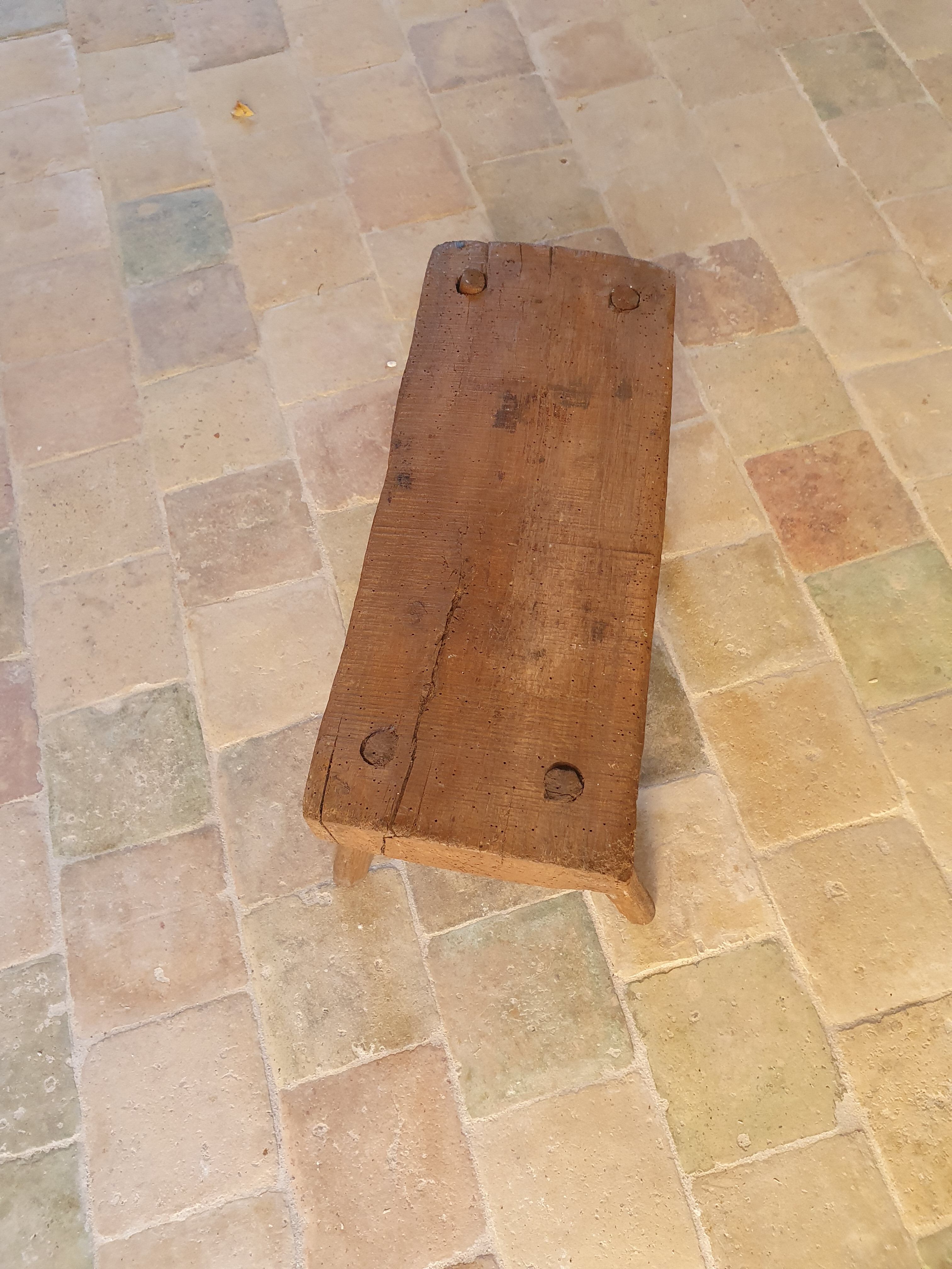 Brutalist trading bench