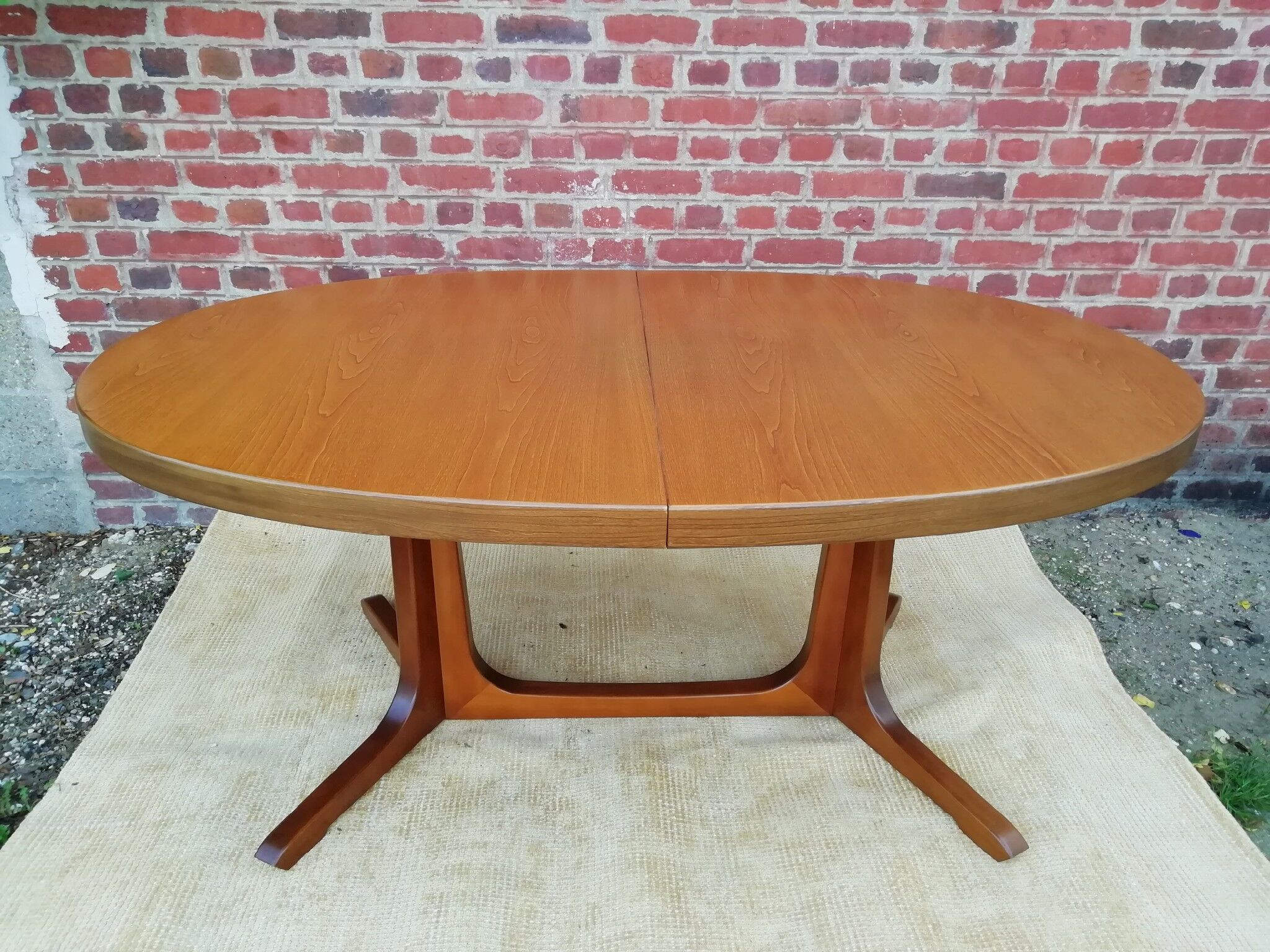 Baumann expandable oval table, 1960