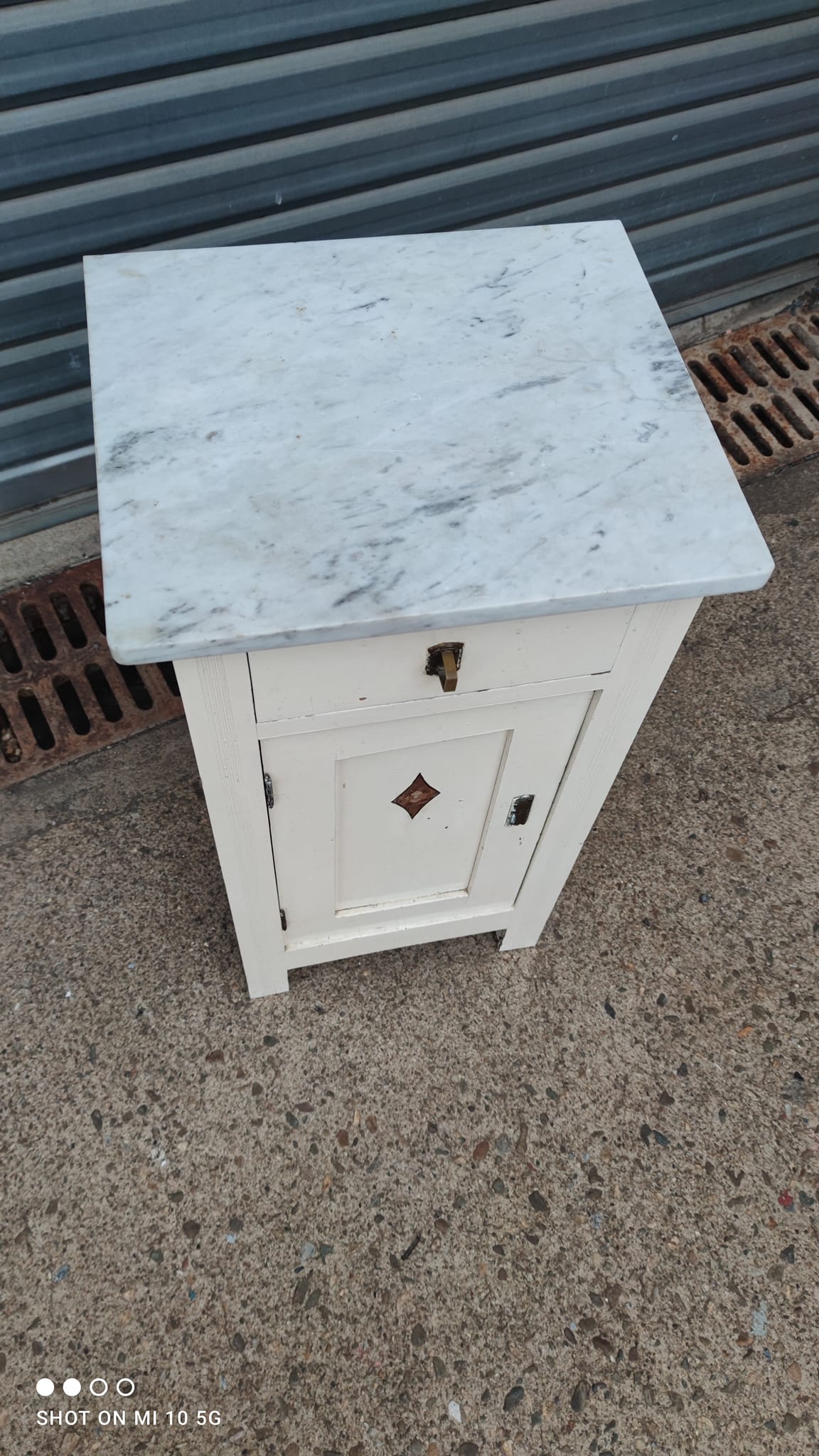 Meuble parisien en bois peint