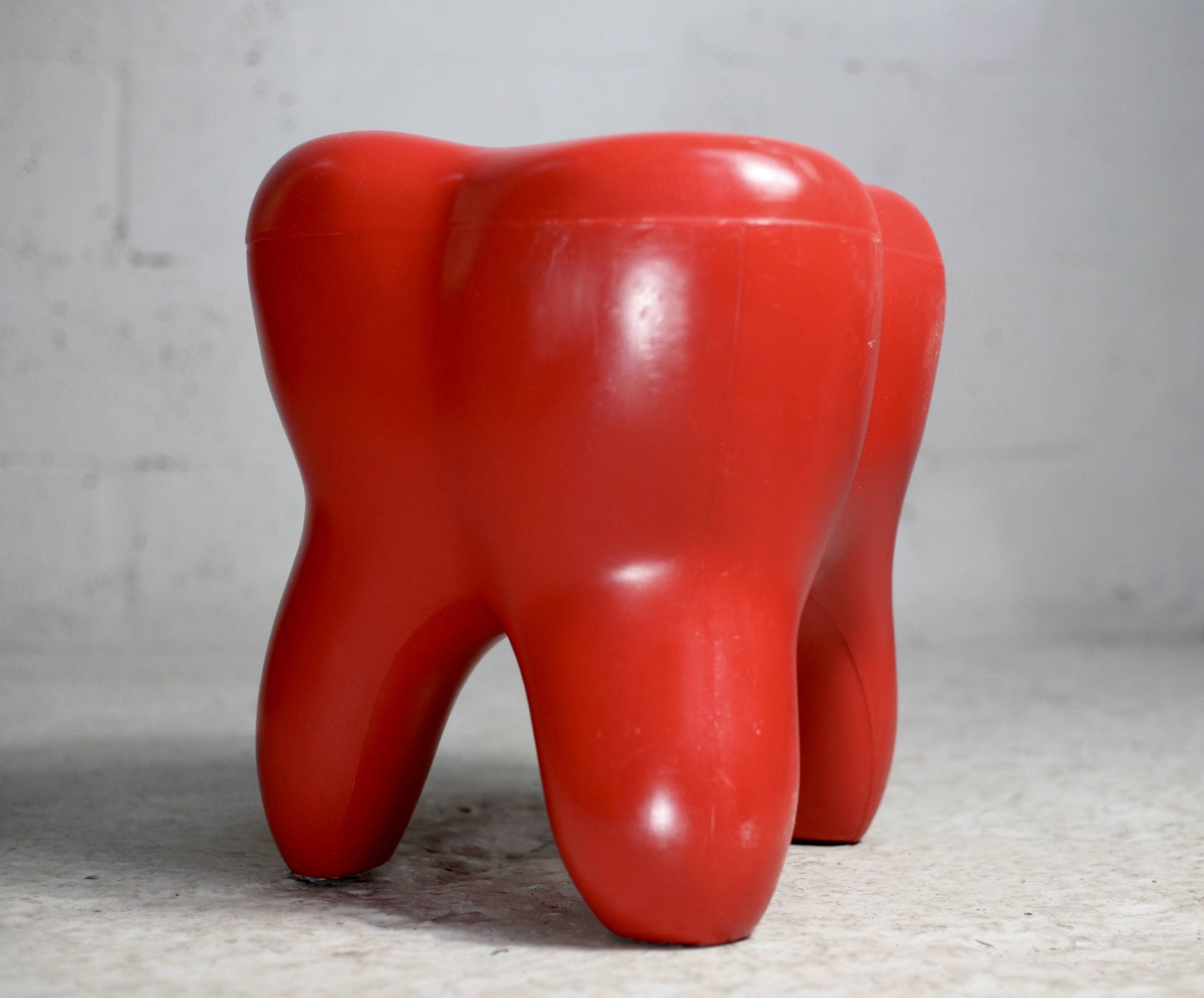 Tabouret "dent". Vintage. Plastique.
