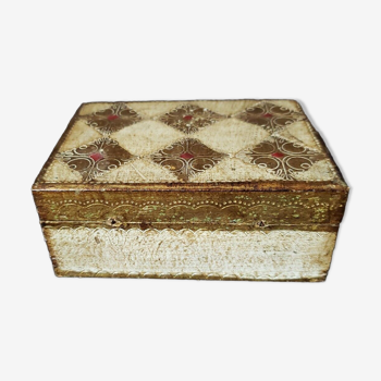 Old box golden geometric pattern