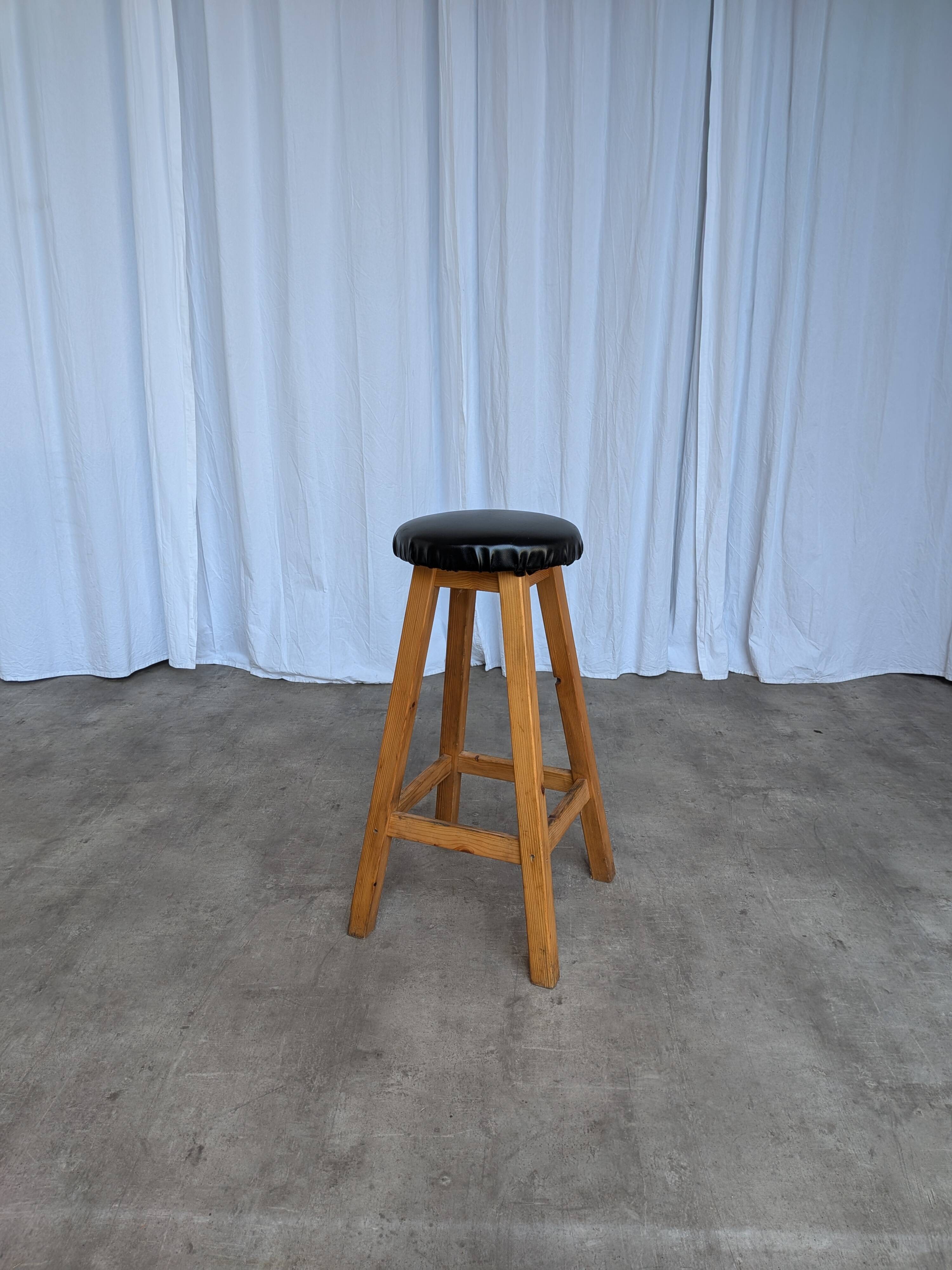 Vintage Wooden Bar Stool: Black Leather Seat, Mid-Century Bistro Style
