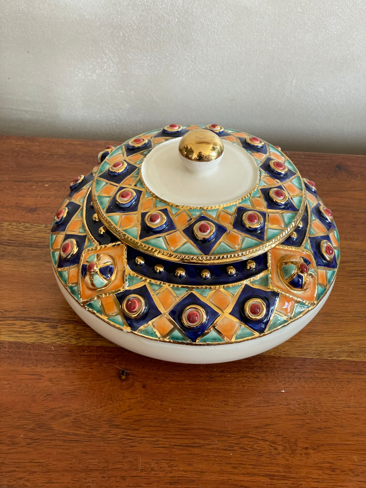 Ceramic bonbonnière