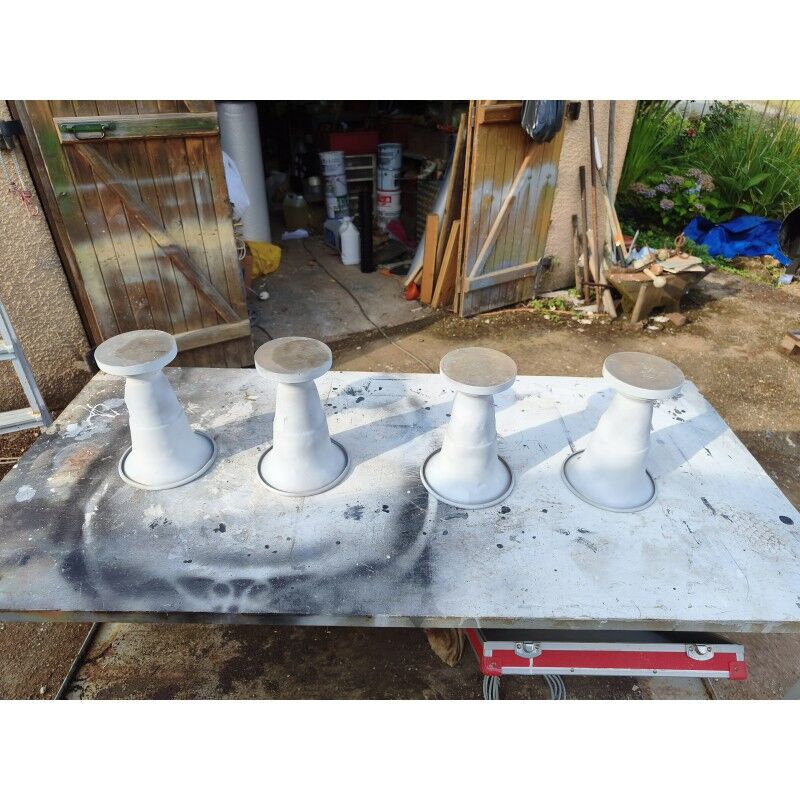 4 aluminium vases