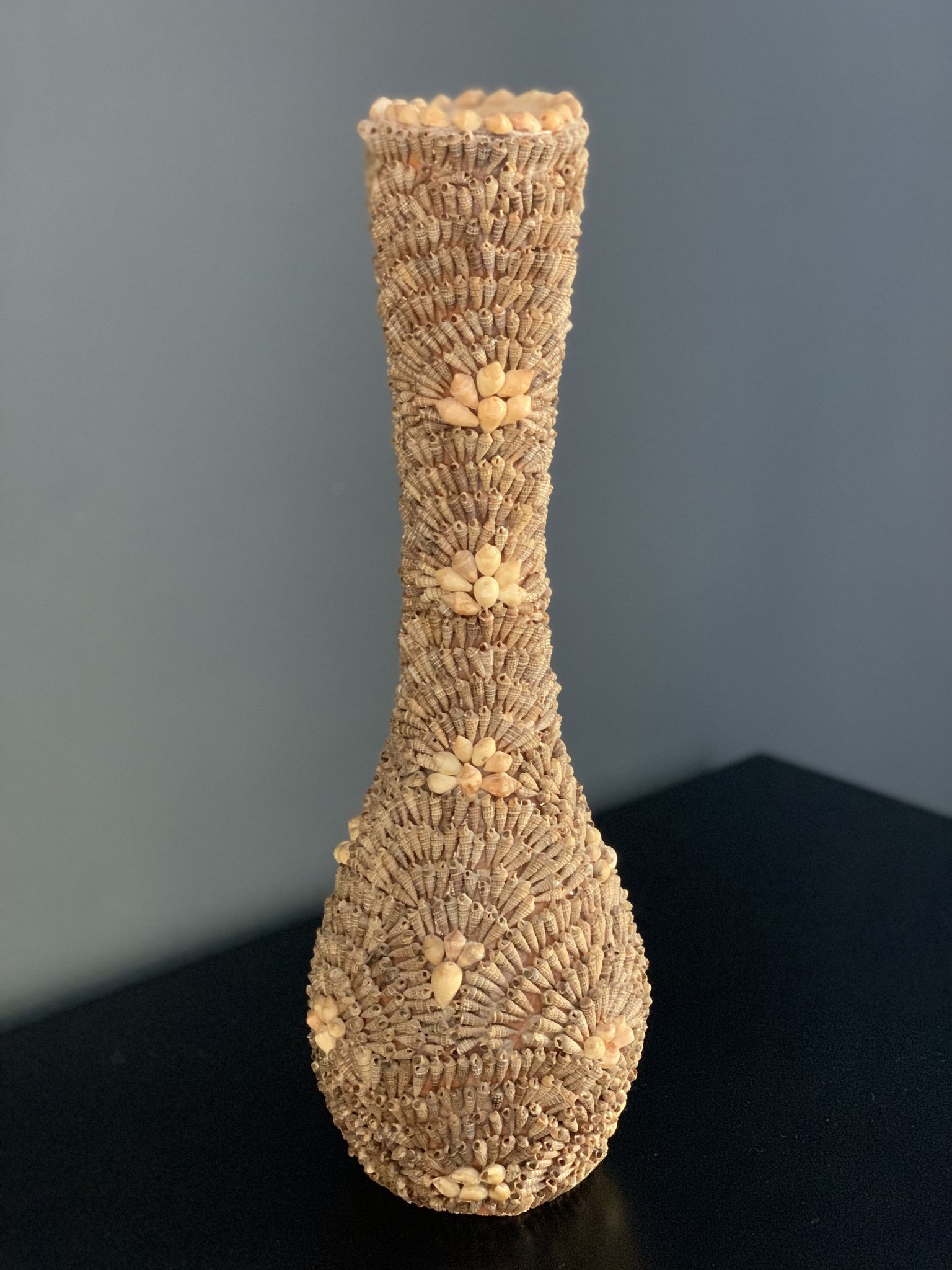 Vase années 60 coquillages collés