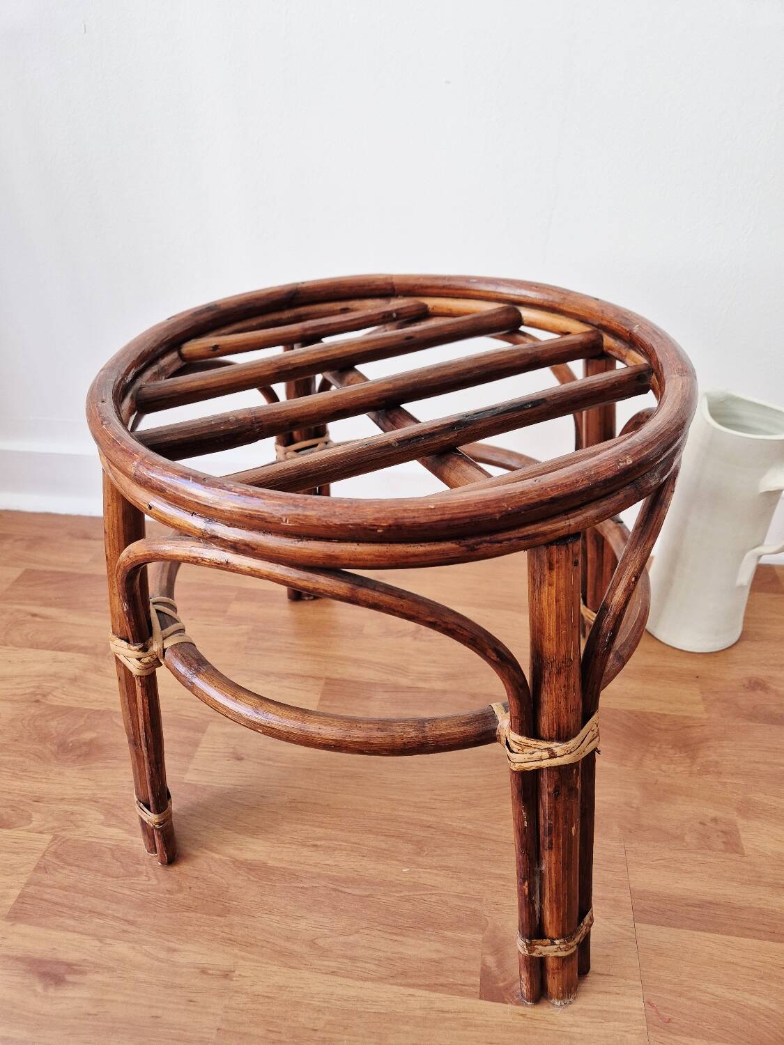 Rattan stool/plant stand - Vintage