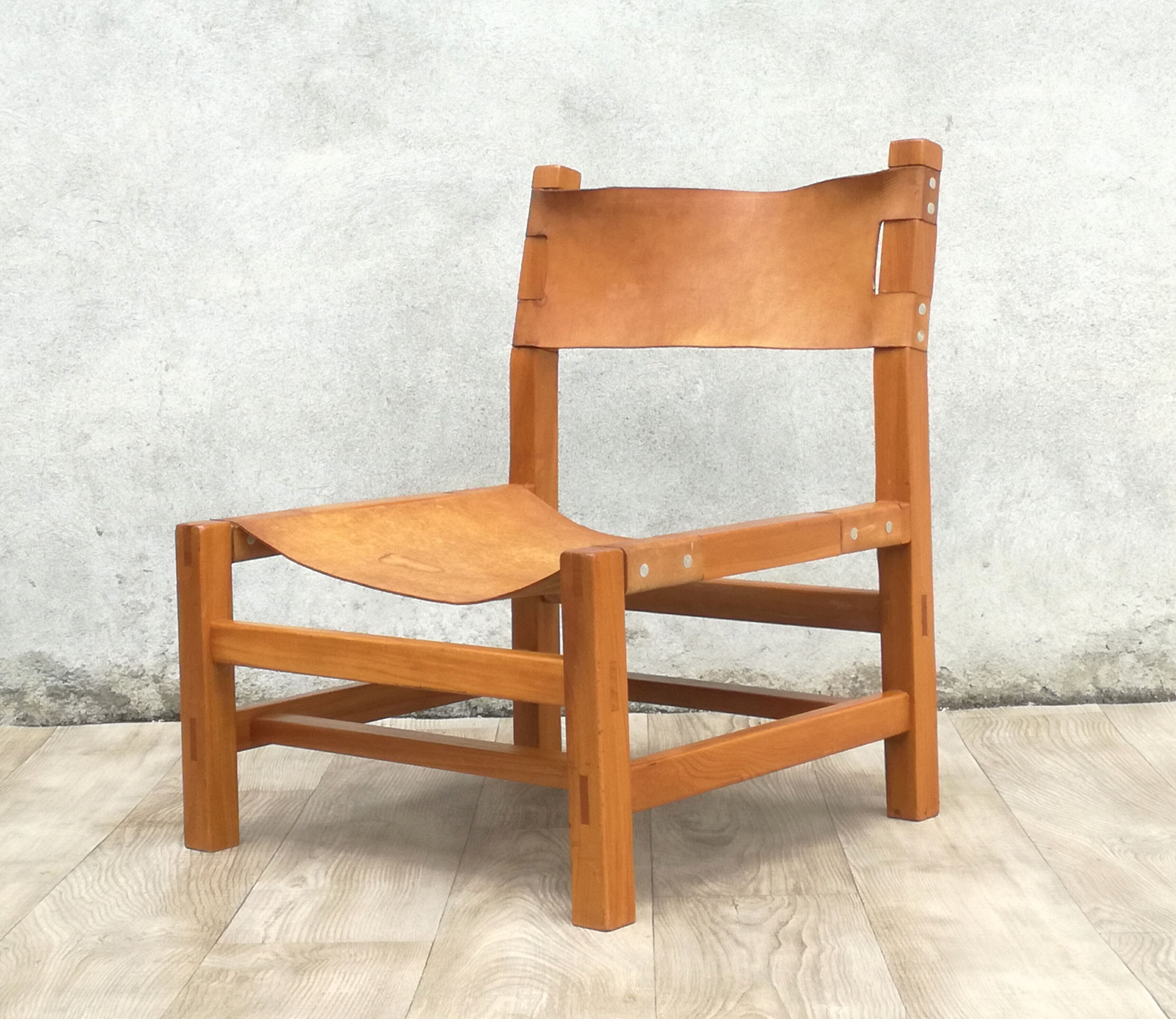 Armchair in solid elm and leather Maison Regain 1970