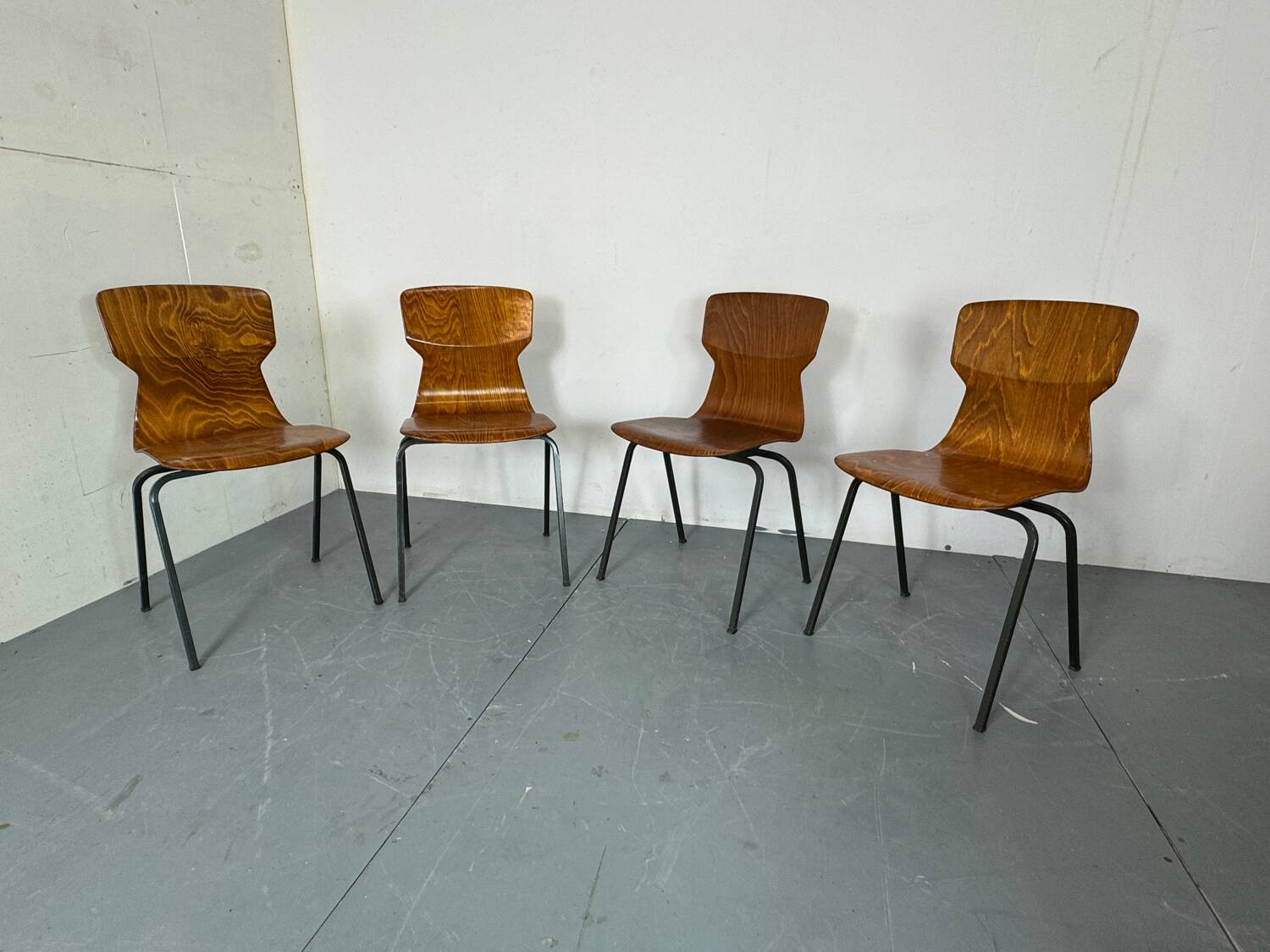 Chaises industrielles modernes du milieu du siècle d'Eromes, années 1960, lot de 4
