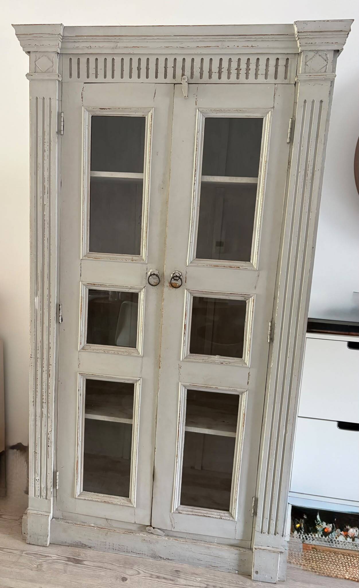 Antique wooden cupboard / dresser