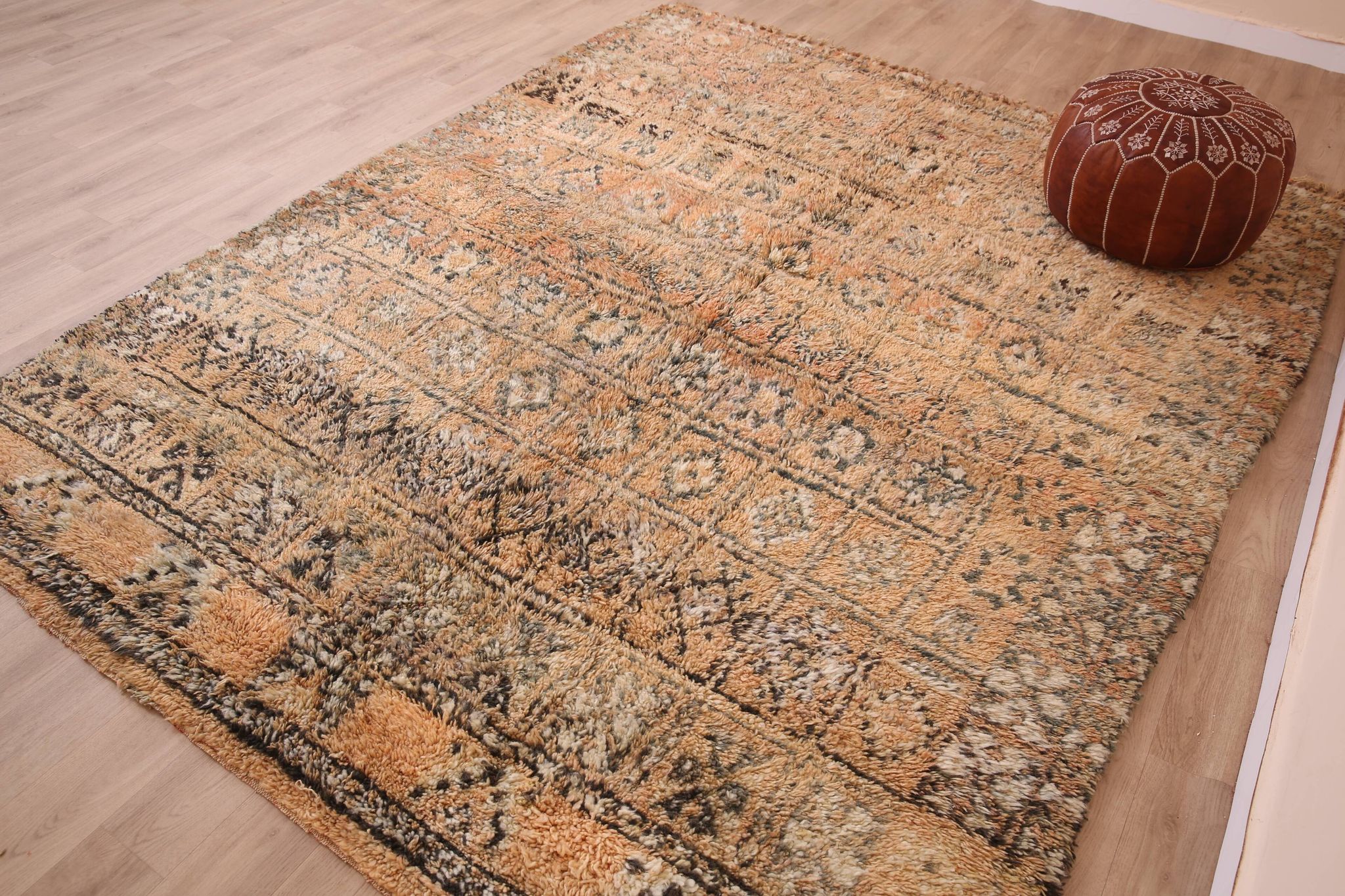Peach Vintage Moroccan Rug 210 x 270 cm, Berber Wool Rug, Handmade Boho Rug