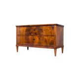 Commode allemande en noyer du XIXe siècle – Entièrement restaurée, vernis à l'ancienne