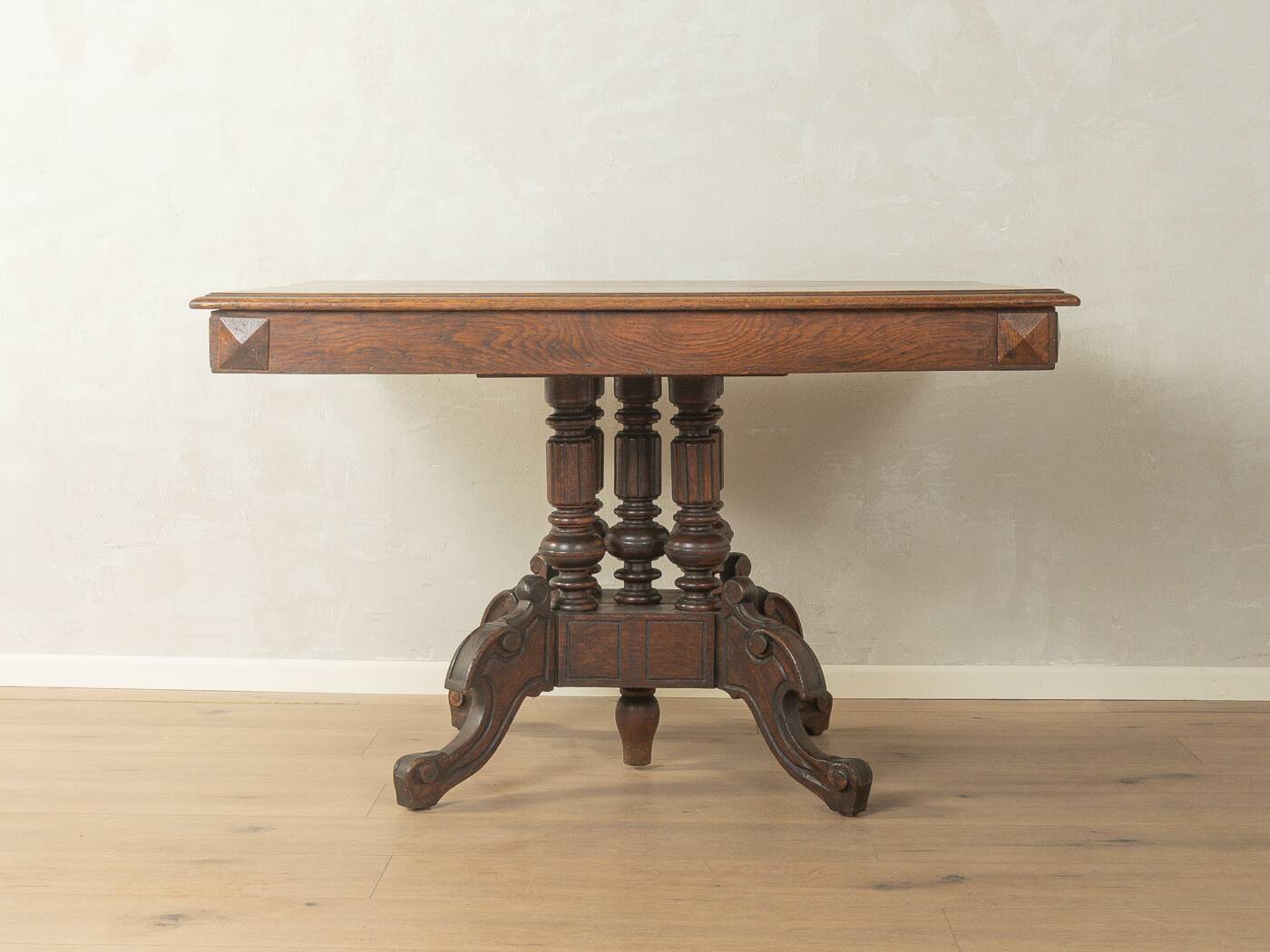 Classic Gründerzeit dining table from the 1900s