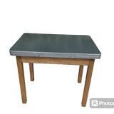 Extendable kitchen table