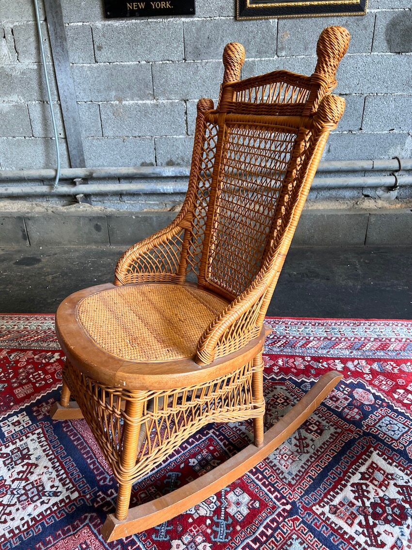 Rocking-chair / vintage rocking chair made of wood and wicker