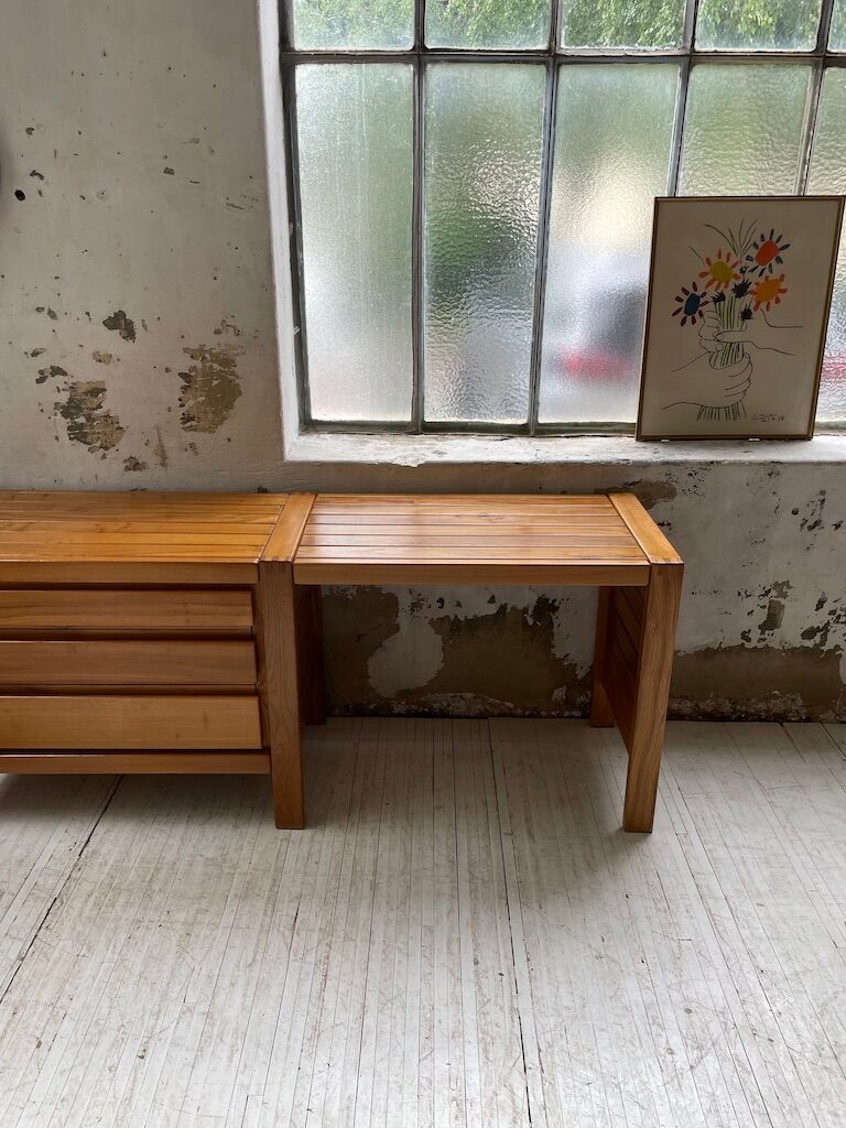 Regain dresser office row