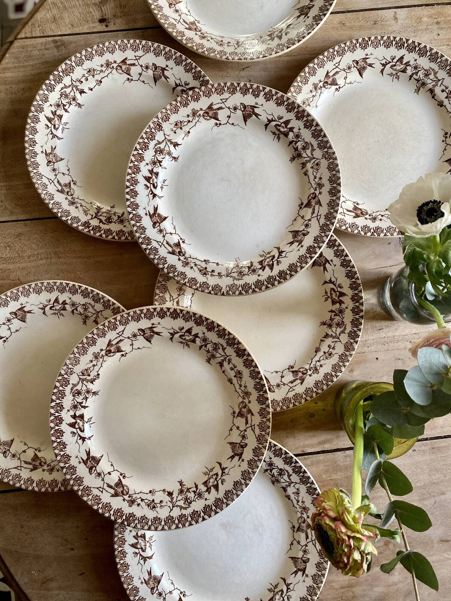 Set of 8 old flat plates in iron earth, decorations of HBC swallows