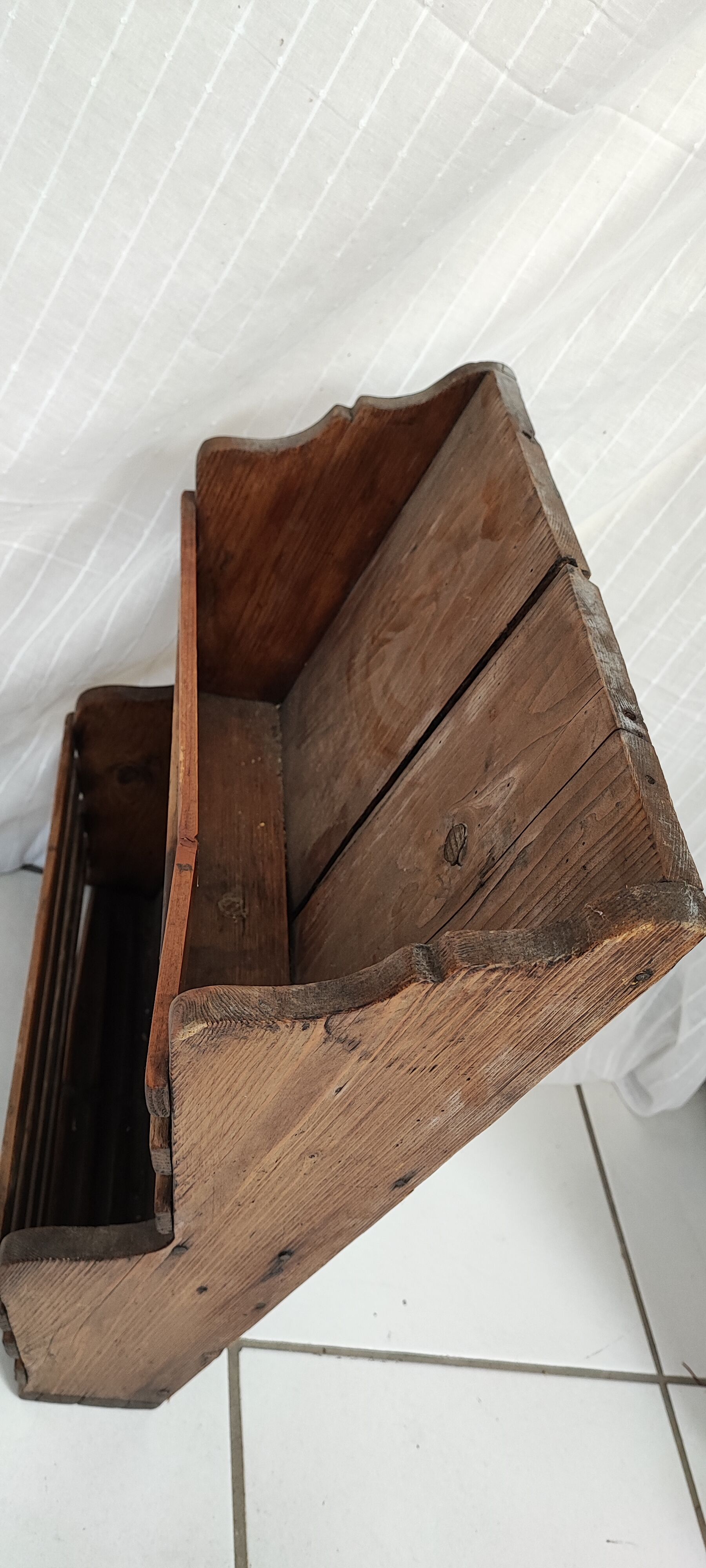 Wall shelf carries mail or spices