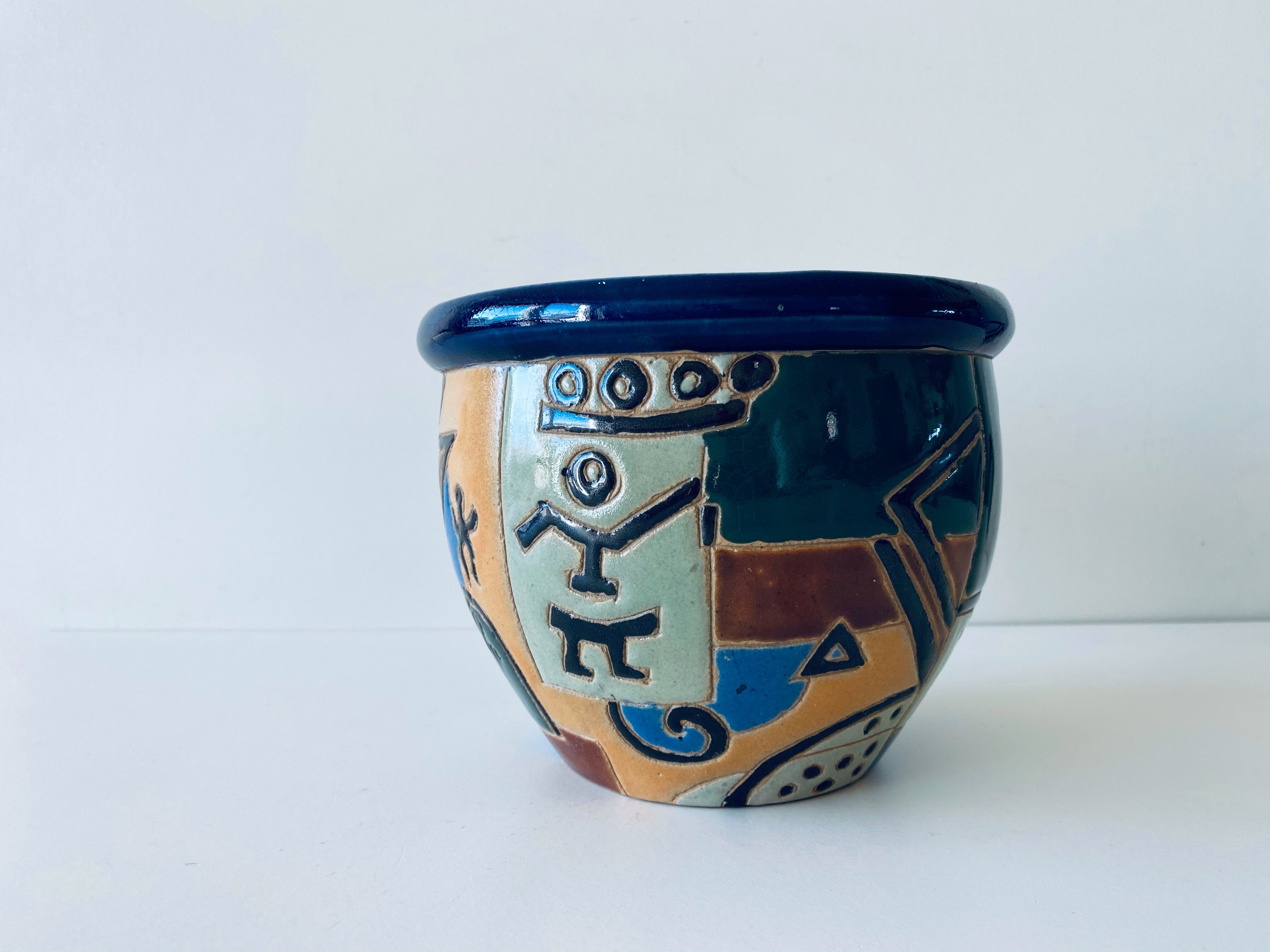 Hide ethnic pot in earth