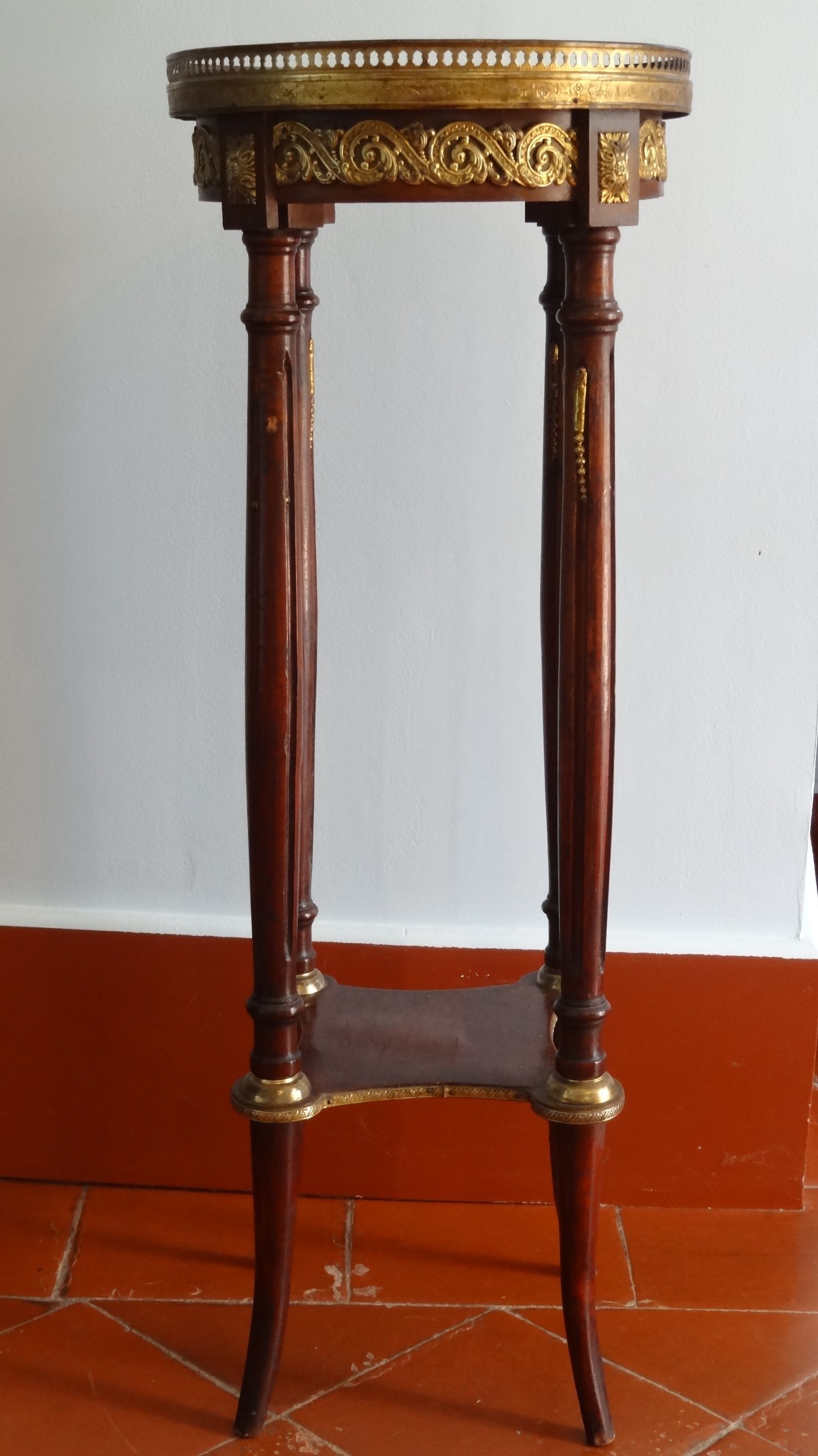 Saddle or pedestal table Napoleon III, marble and varnished wood base Ø30 x 82 cm