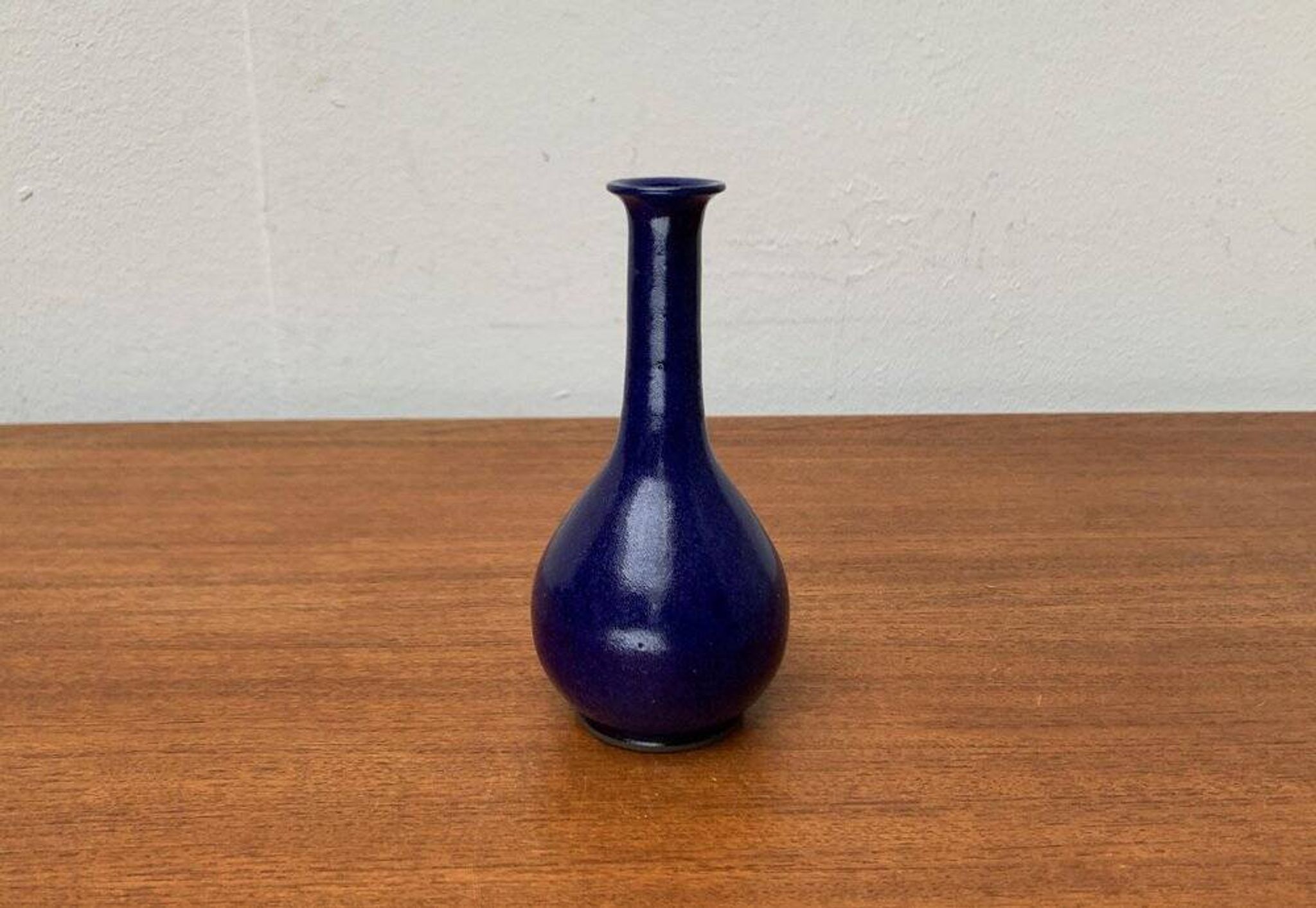 Minimalist mid-century pottery vase by BKW Böttger Keramik Wandsbek, Hamburg, Germany, 1960s.